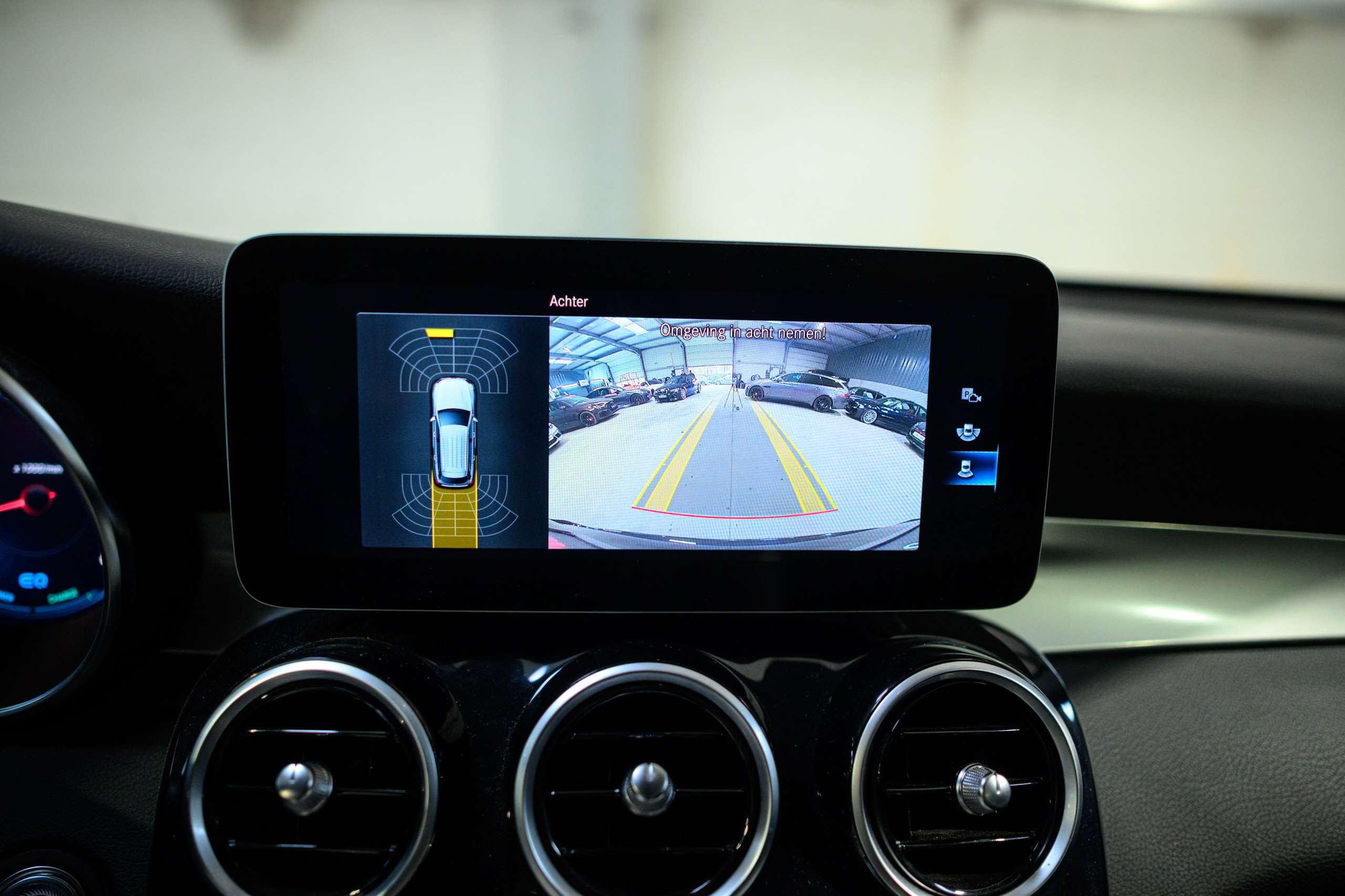 9bd8f493-541e-4f00-b91b-f16855fe6ada14-mercedes-benz-glc-200-4-matic-camera-hifi-virtual-dash.jpg