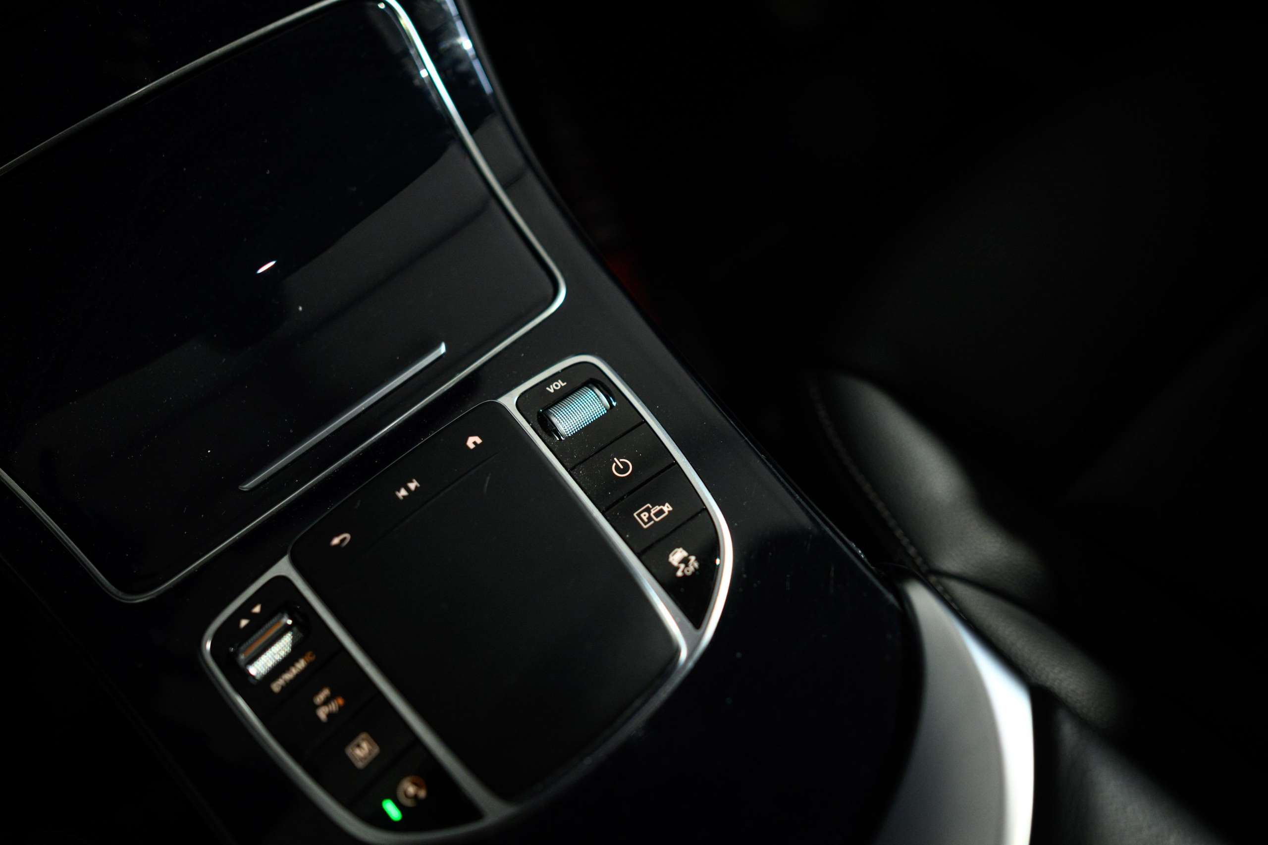 9bd8f493-541e-4f00-b91b-f16855fe6ada17-mercedes-benz-glc-200-4-matic-camera-hifi-virtual-dash.jpg