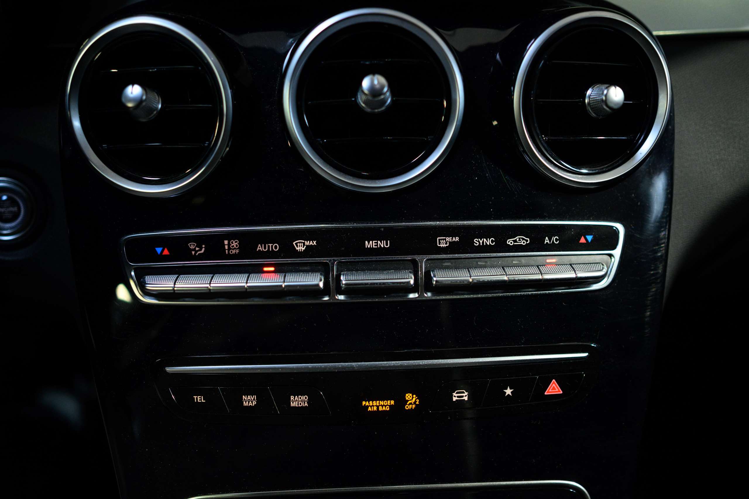 9bd8f493-541e-4f00-b91b-f16855fe6ada19-mercedes-benz-glc-200-4-matic-camera-hifi-virtual-dash.jpg