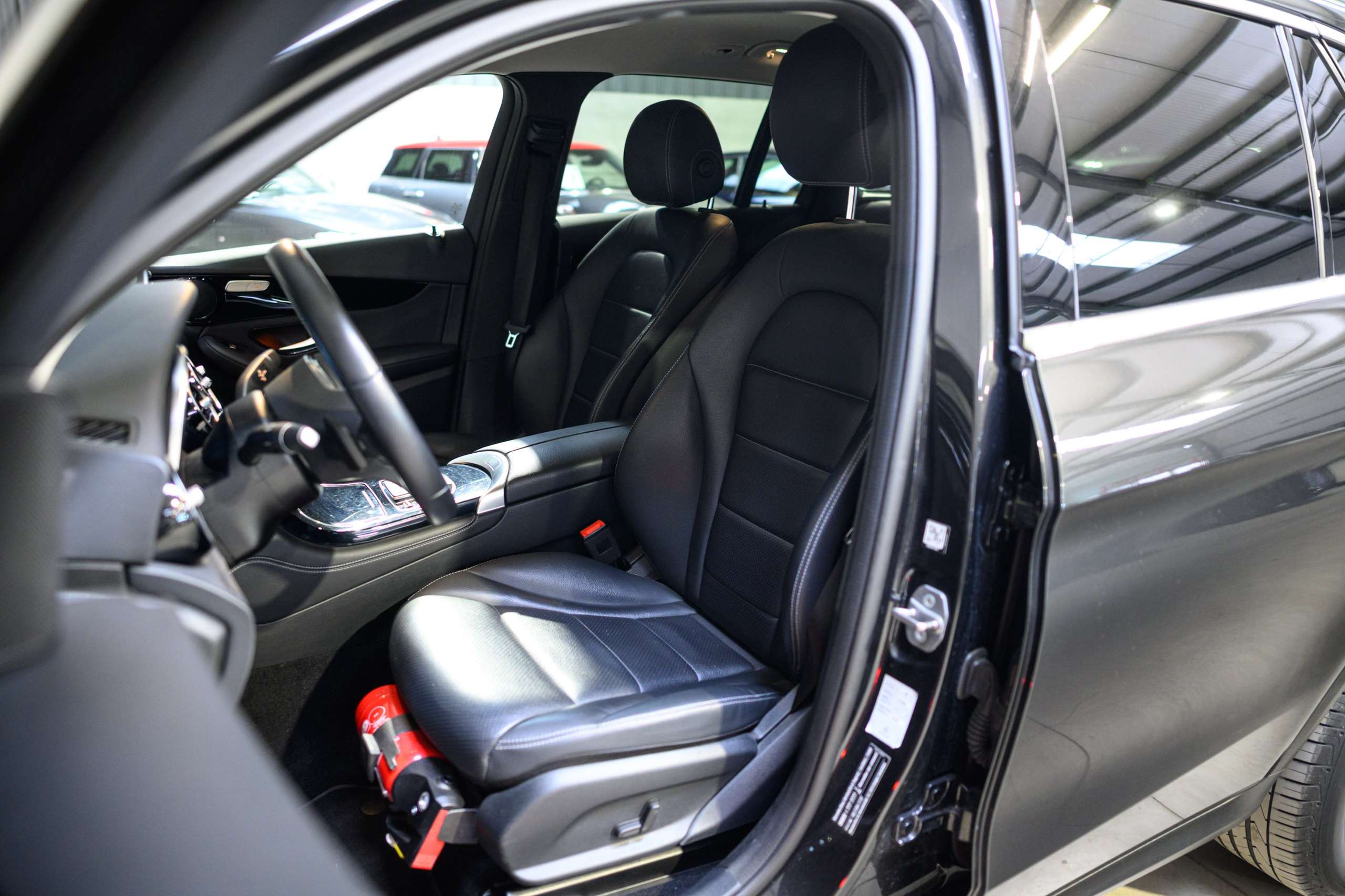 9bd8f493-541e-4f00-b91b-f16855fe6ada20-mercedes-benz-glc-200-4-matic-camera-hifi-virtual-dash.jpg