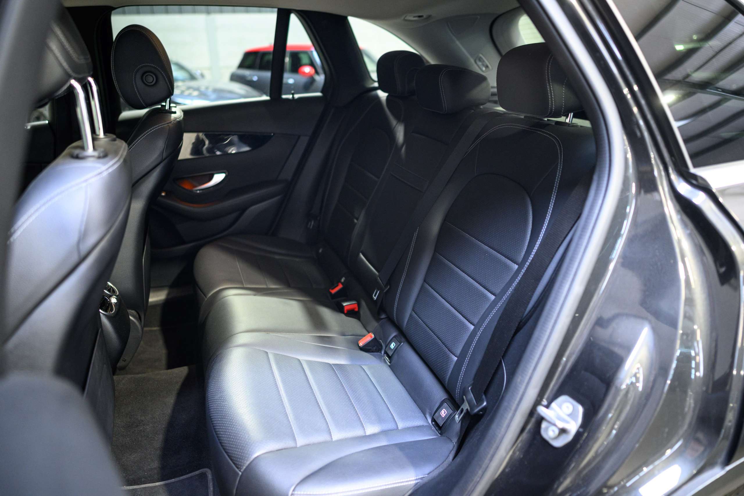 9bd8f493-541e-4f00-b91b-f16855fe6ada21-mercedes-benz-glc-200-4-matic-camera-hifi-virtual-dash.jpg