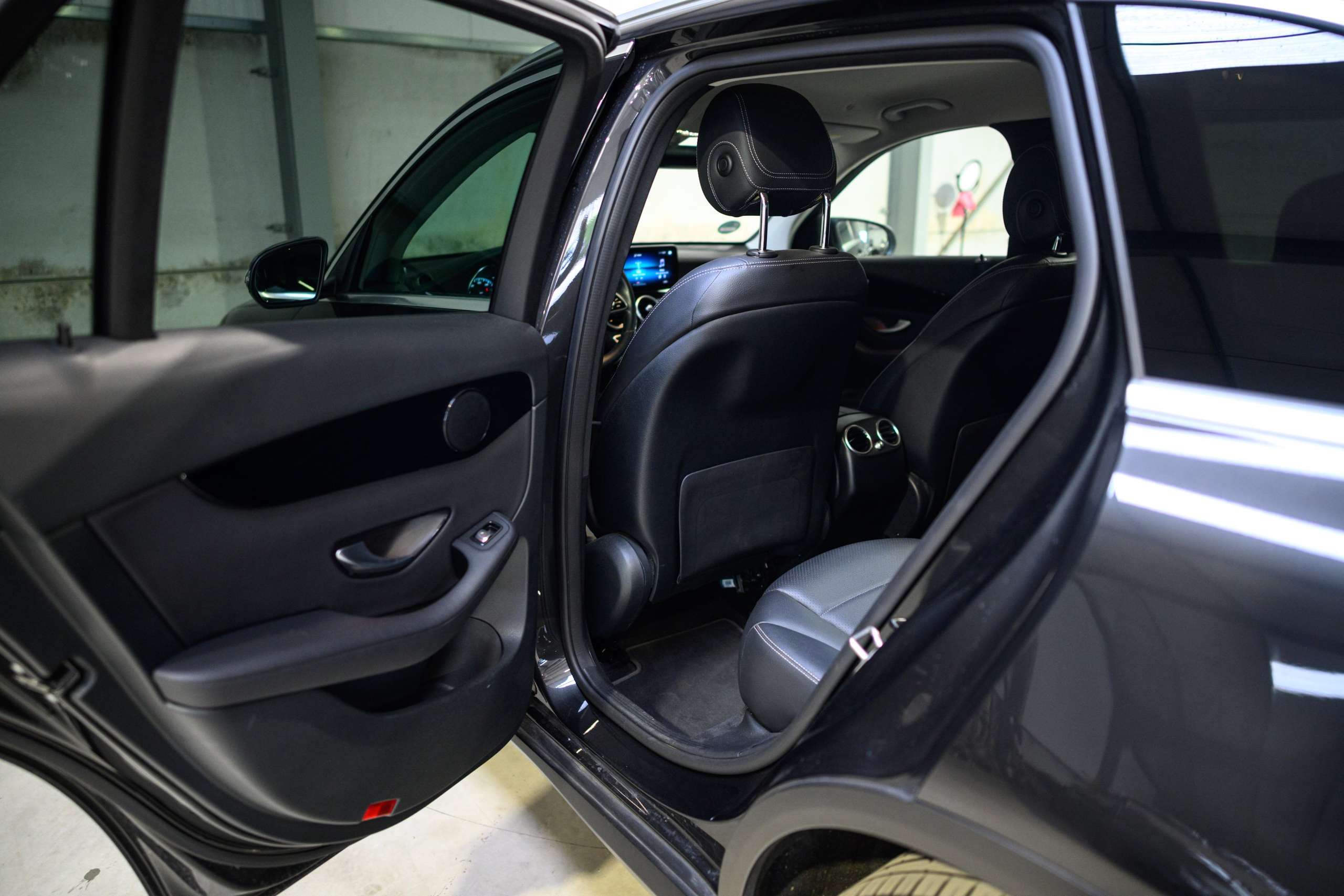 9bd8f493-541e-4f00-b91b-f16855fe6ada26-mercedes-benz-glc-200-4-matic-camera-hifi-virtual-dash.jpg