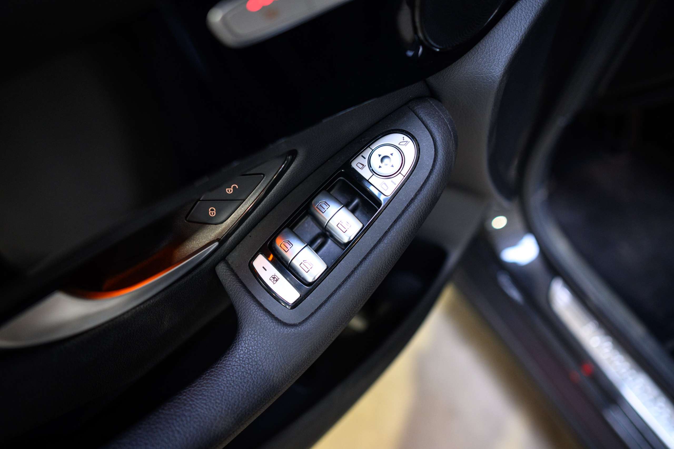 9bd8f493-541e-4f00-b91b-f16855fe6ada27-mercedes-benz-glc-200-4-matic-camera-hifi-virtual-dash.jpg