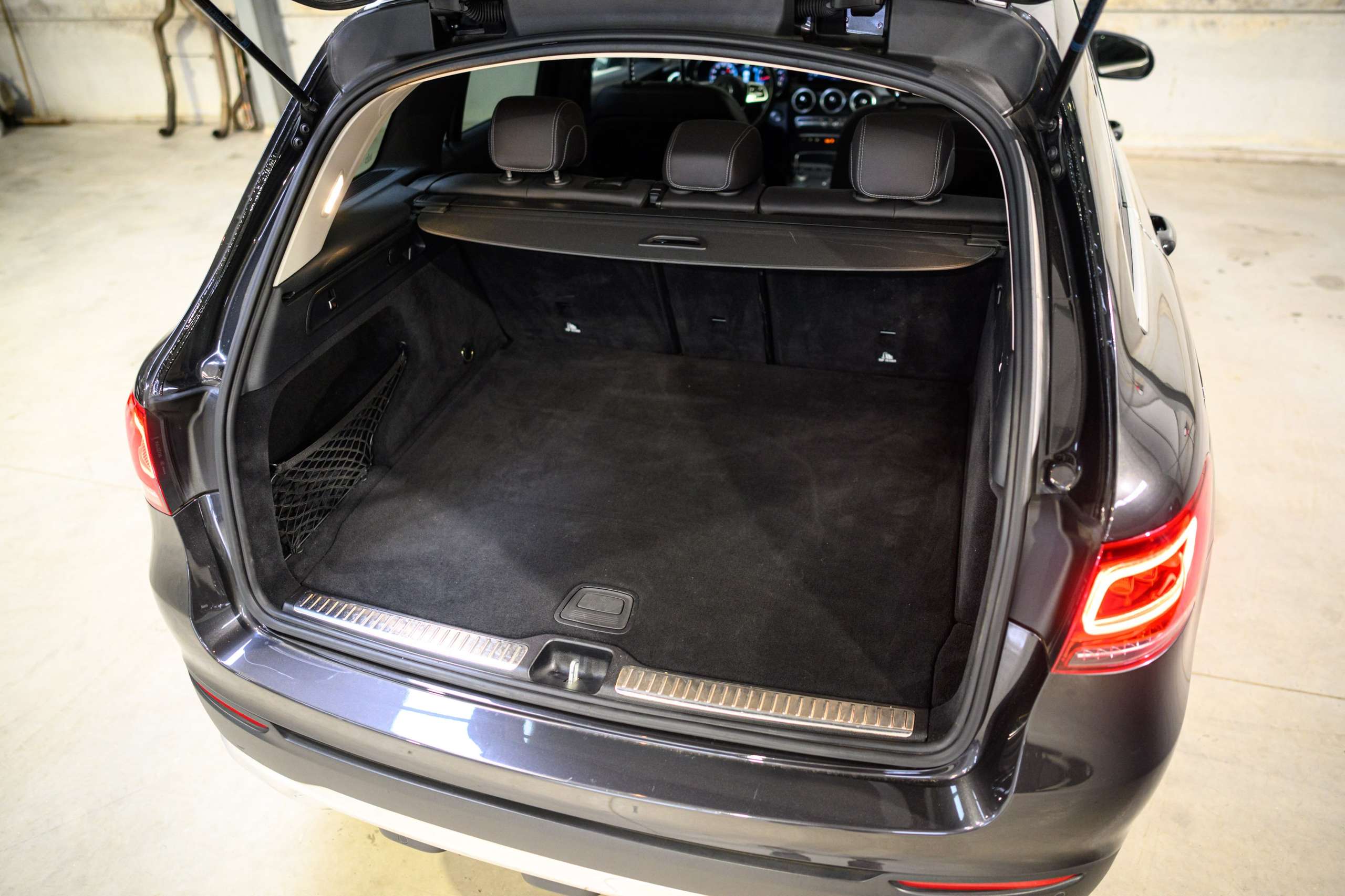 9bd8f493-541e-4f00-b91b-f16855fe6ada32-mercedes-benz-glc-200-4-matic-camera-hifi-virtual-dash.jpg