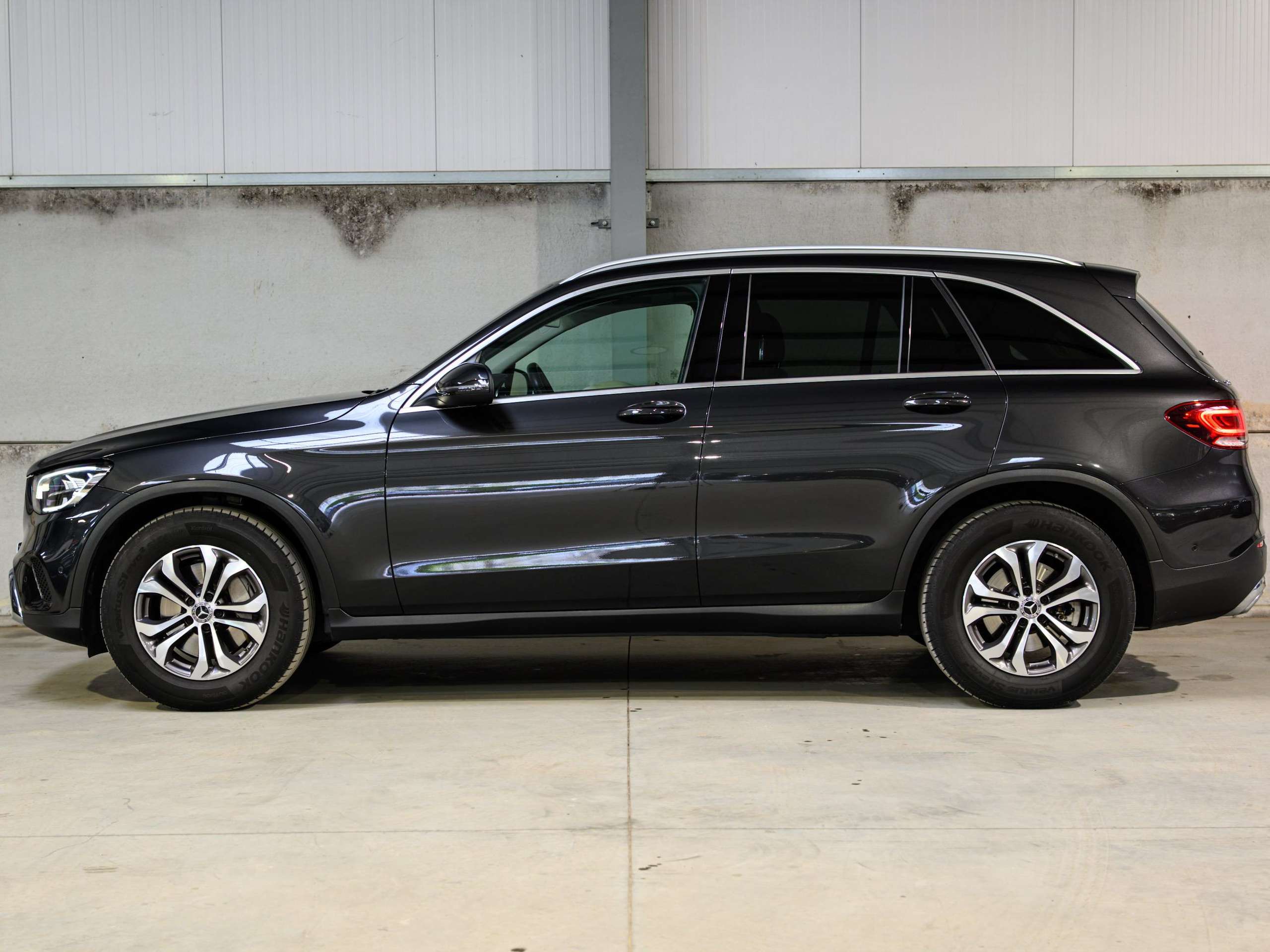 9bd8f493-541e-4f00-b91b-f16855fe6ada4-mercedes-benz-glc-200-4-matic-camera-hifi-virtual-dash.jpg