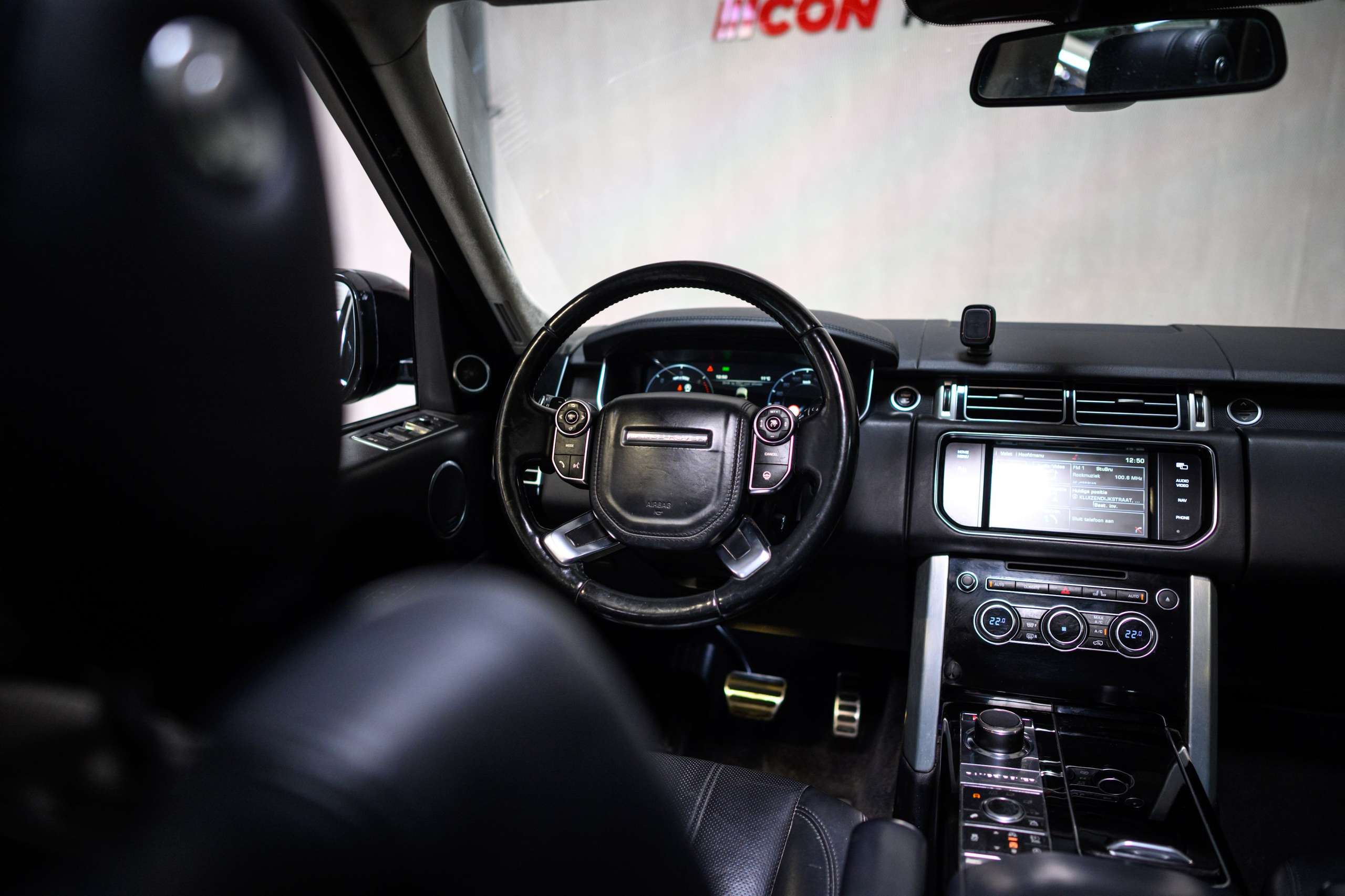 a2c58f38-b98a-46ad-9433-0e76bd65d4e911-land-rover-range-rover-vogue-3-0-tdv6-full-option-pano-meridian.jpg