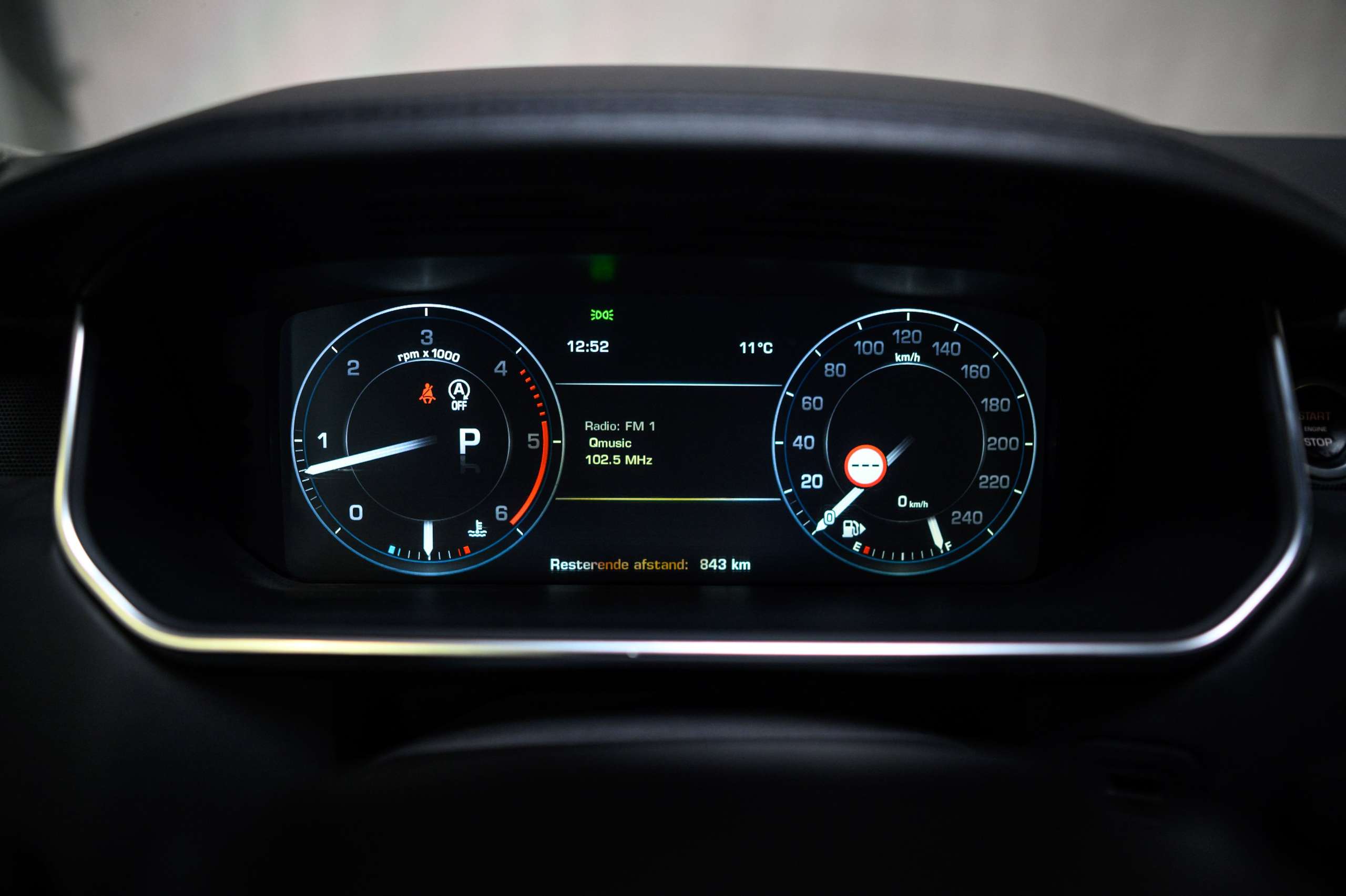 a2c58f38-b98a-46ad-9433-0e76bd65d4e913-land-rover-range-rover-vogue-3-0-tdv6-full-option-pano-meridian.jpg