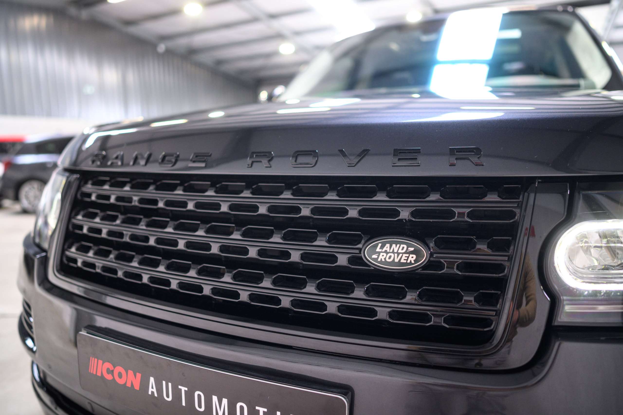 a2c58f38-b98a-46ad-9433-0e76bd65d4e916-land-rover-range-rover-vogue-3-0-tdv6-full-option-pano-meridian.jpg