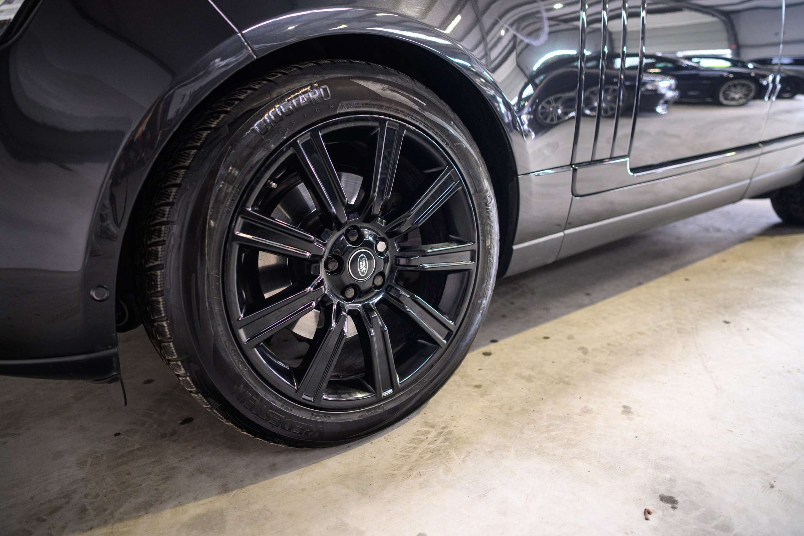 a2c58f38-b98a-46ad-9433-0e76bd65d4e917-land-rover-range-rover-vogue-3-0-tdv6-full-option-pano-meridian.jpg