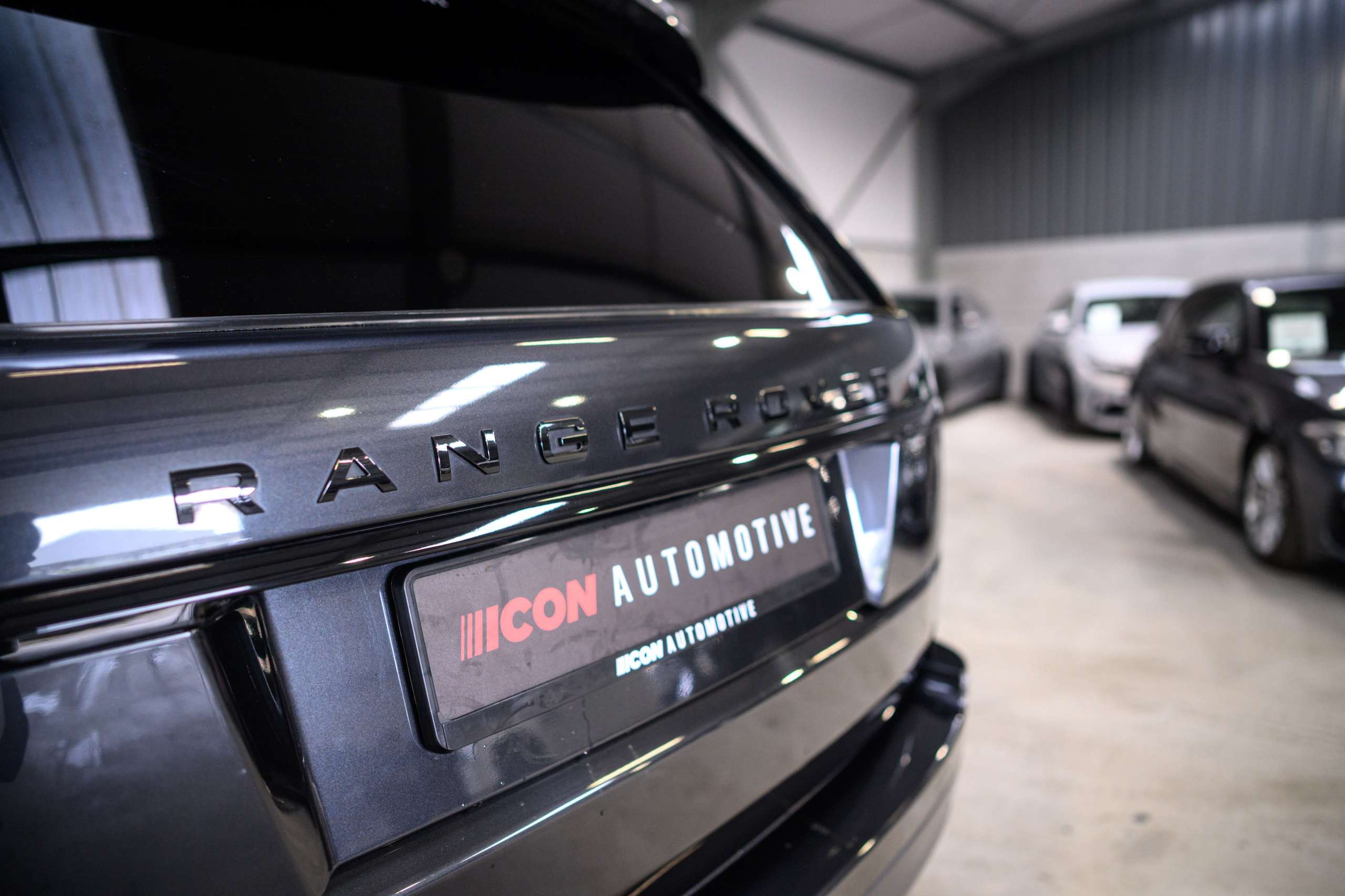 a2c58f38-b98a-46ad-9433-0e76bd65d4e918-land-rover-range-rover-vogue-3-0-tdv6-full-option-pano-meridian.jpg