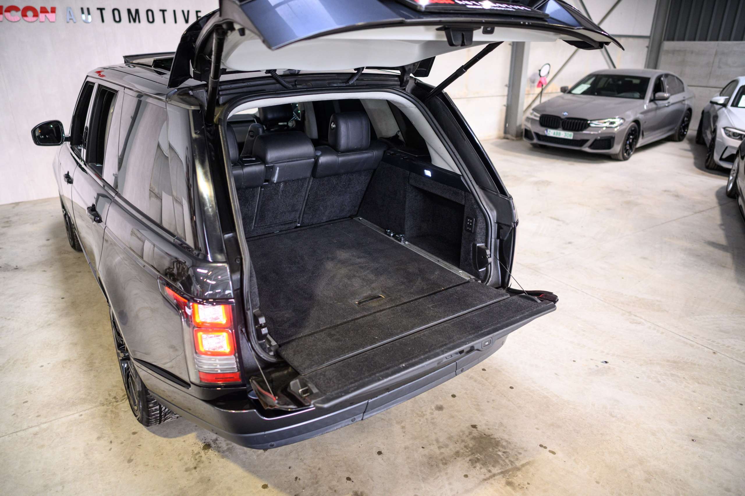a2c58f38-b98a-46ad-9433-0e76bd65d4e919-land-rover-range-rover-vogue-3-0-tdv6-full-option-pano-meridian.jpg