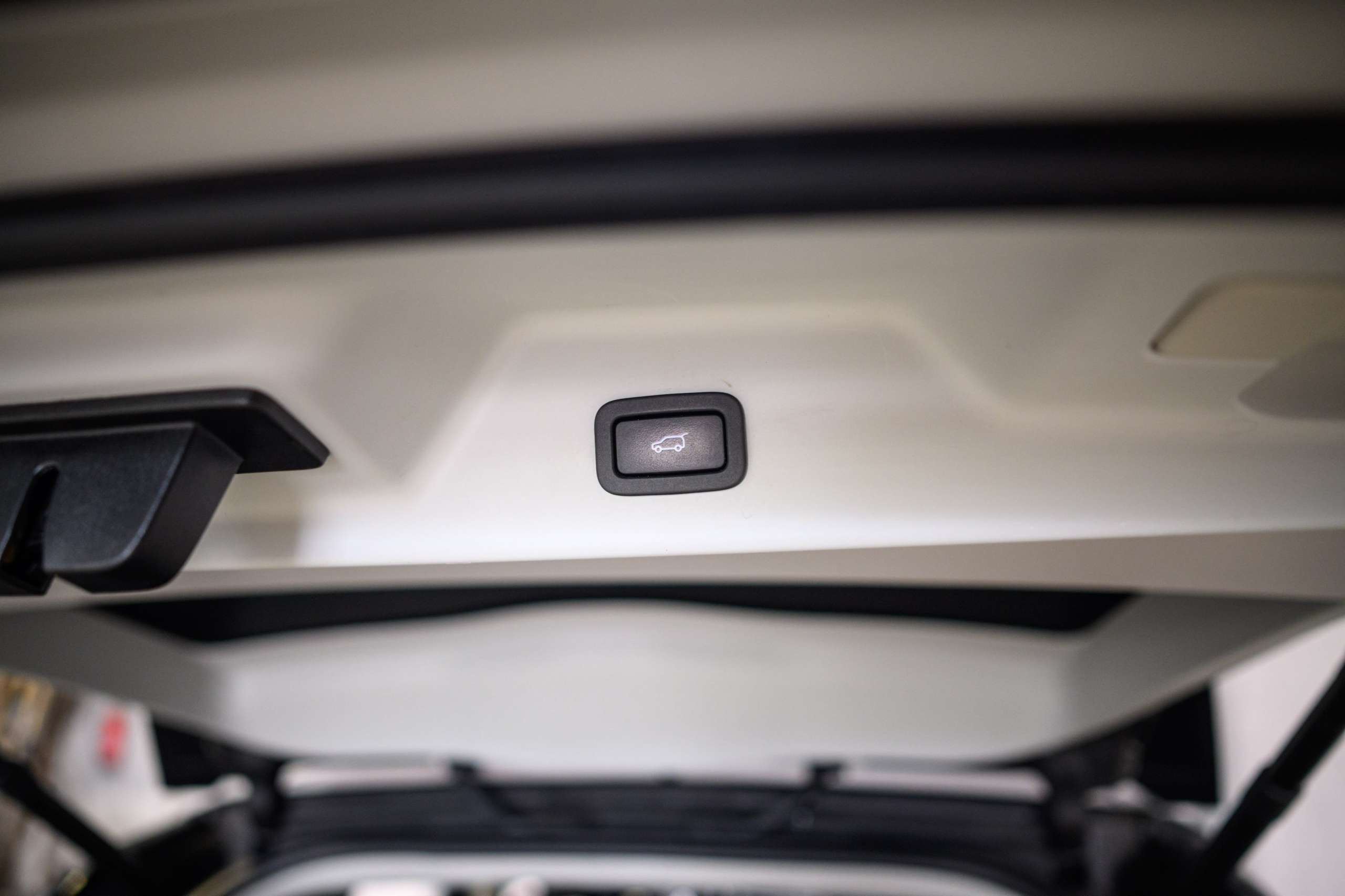 a2c58f38-b98a-46ad-9433-0e76bd65d4e921-land-rover-range-rover-vogue-3-0-tdv6-full-option-pano-meridian.jpg