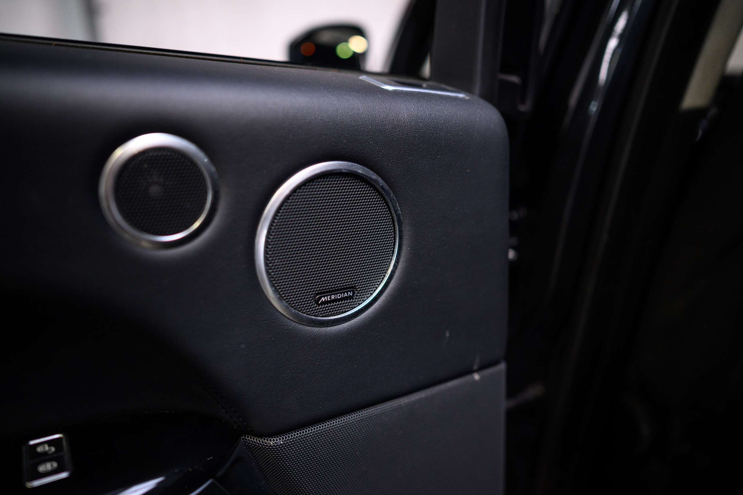 a2c58f38-b98a-46ad-9433-0e76bd65d4e923-land-rover-range-rover-vogue-3-0-tdv6-full-option-pano-meridian.jpg