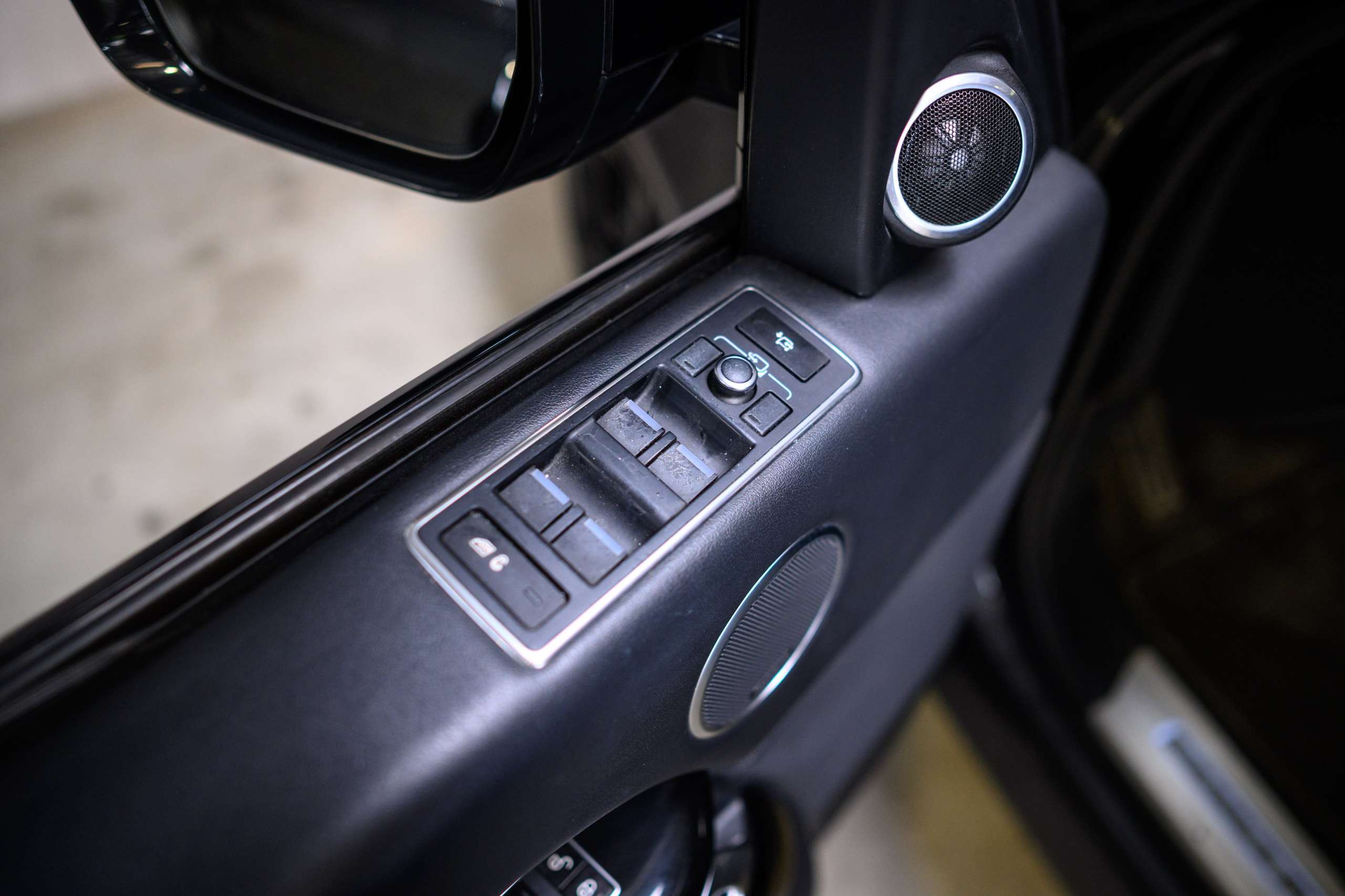 a2c58f38-b98a-46ad-9433-0e76bd65d4e927-land-rover-range-rover-vogue-3-0-tdv6-full-option-pano-meridian.jpg