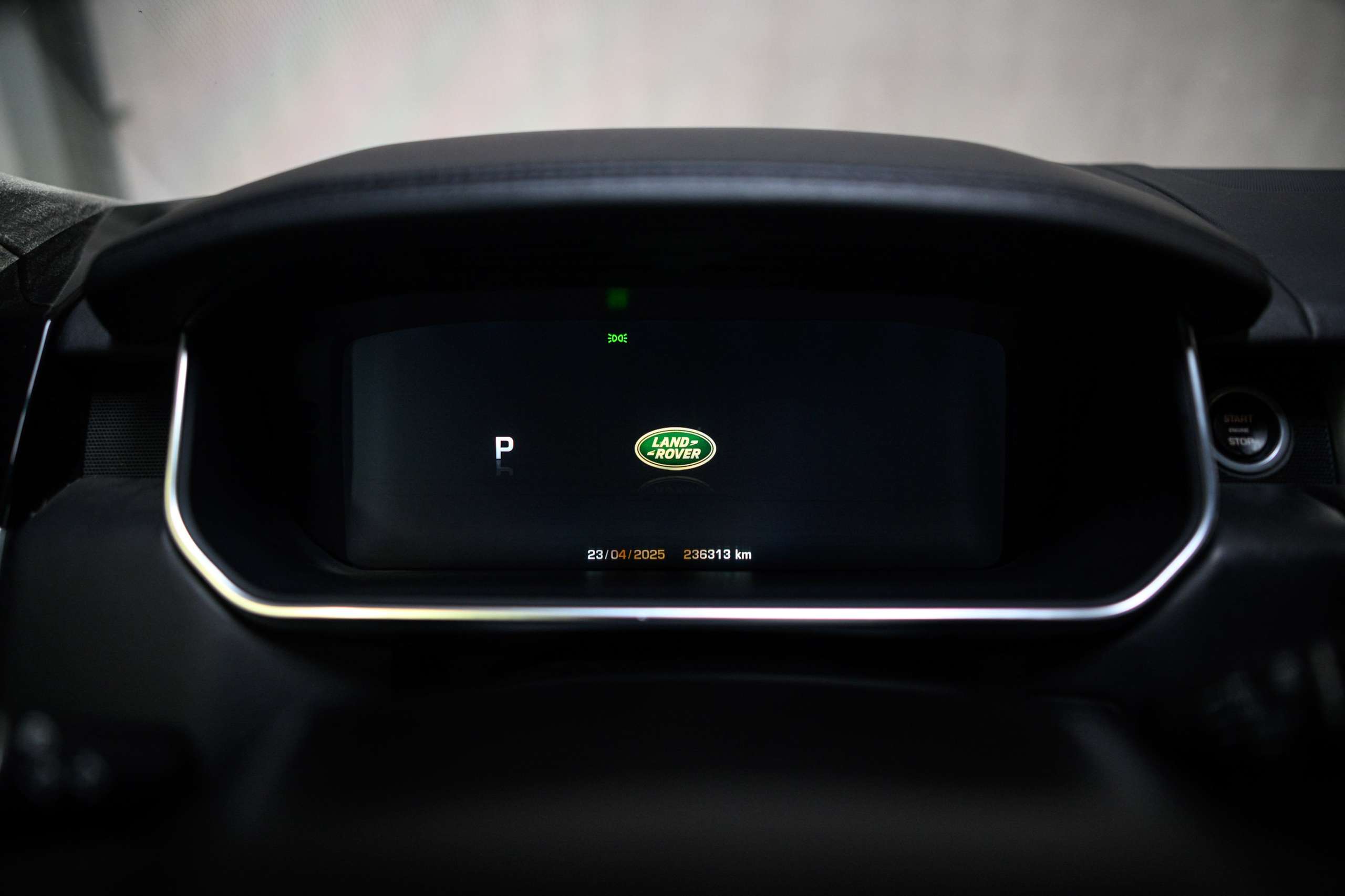 a2c58f38-b98a-46ad-9433-0e76bd65d4e932-land-rover-range-rover-vogue-3-0-tdv6-full-option-pano-meridian.jpg