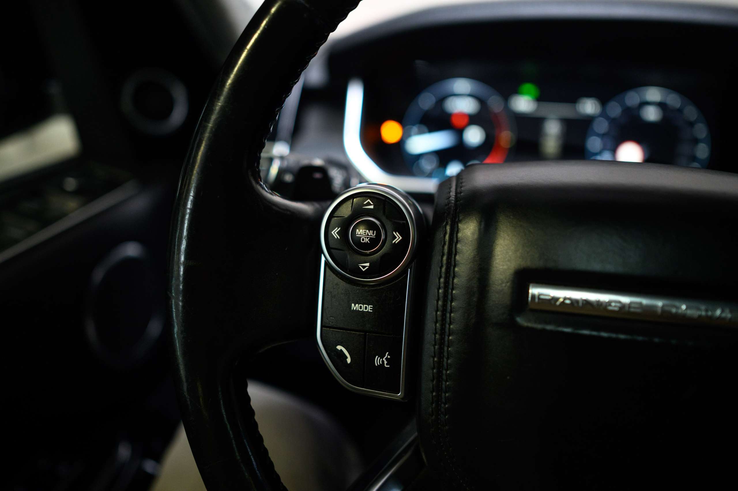 a2c58f38-b98a-46ad-9433-0e76bd65d4e934-land-rover-range-rover-vogue-3-0-tdv6-full-option-pano-meridian.jpg