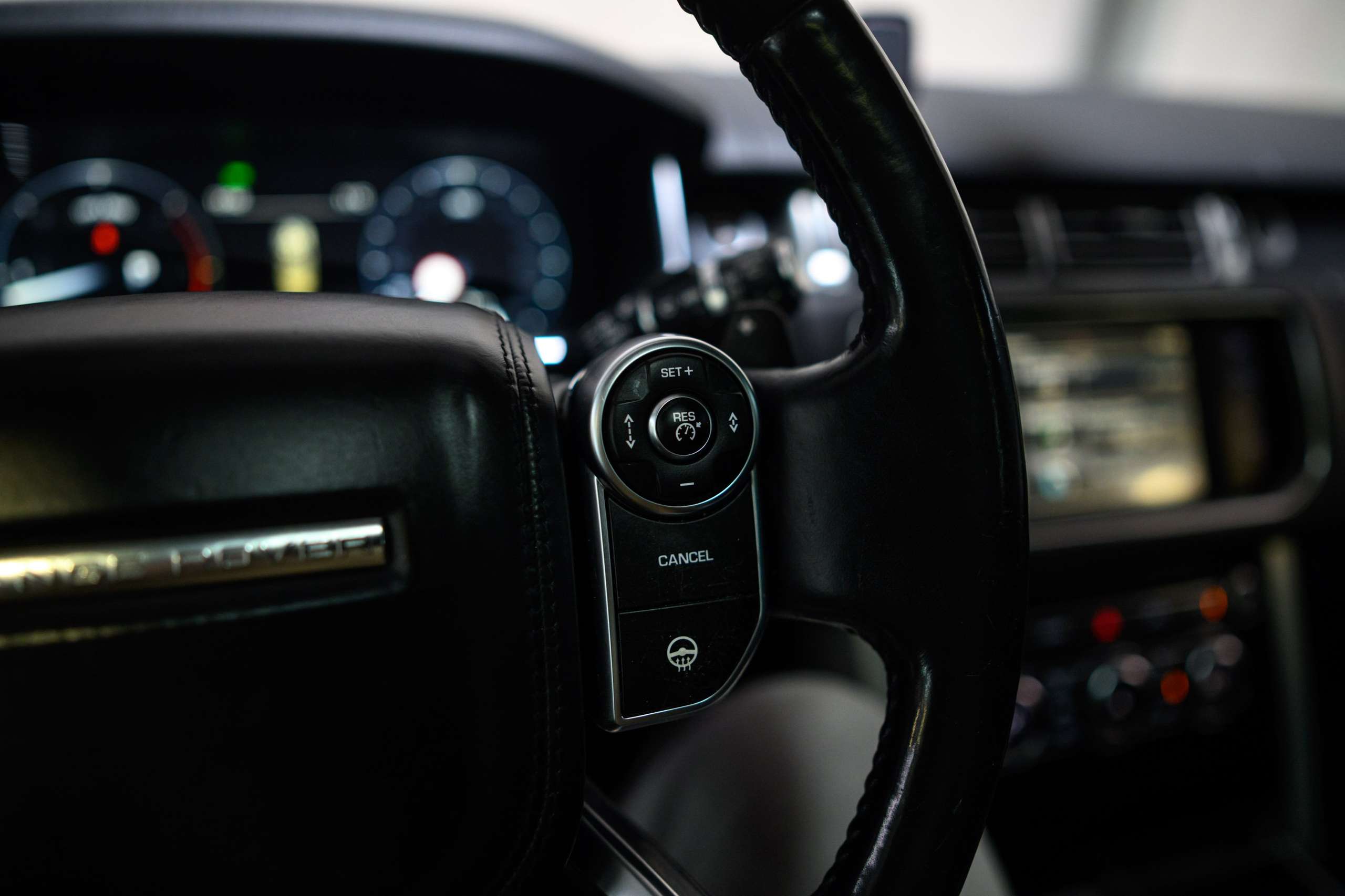 a2c58f38-b98a-46ad-9433-0e76bd65d4e935-land-rover-range-rover-vogue-3-0-tdv6-full-option-pano-meridian.jpg