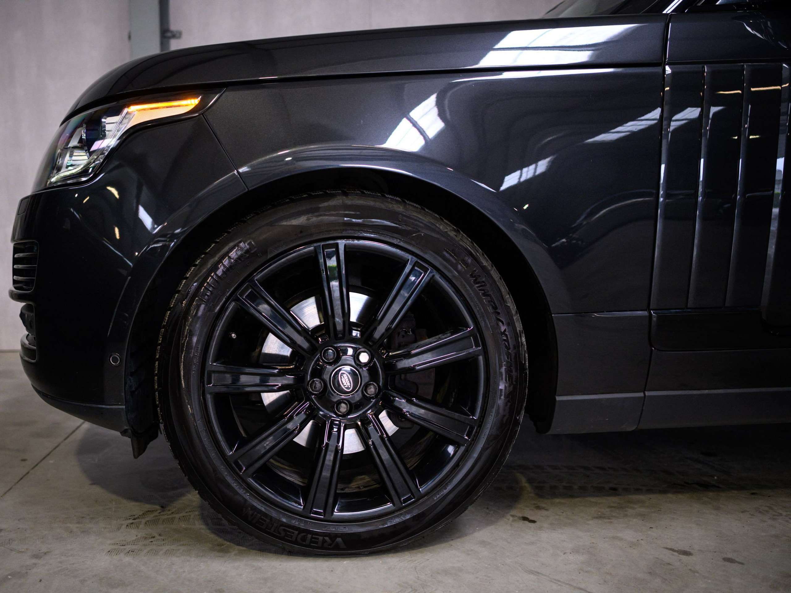 a2c58f38-b98a-46ad-9433-0e76bd65d4e94-land-rover-range-rover-vogue-3-0-tdv6-full-option-pano-meridian.jpg