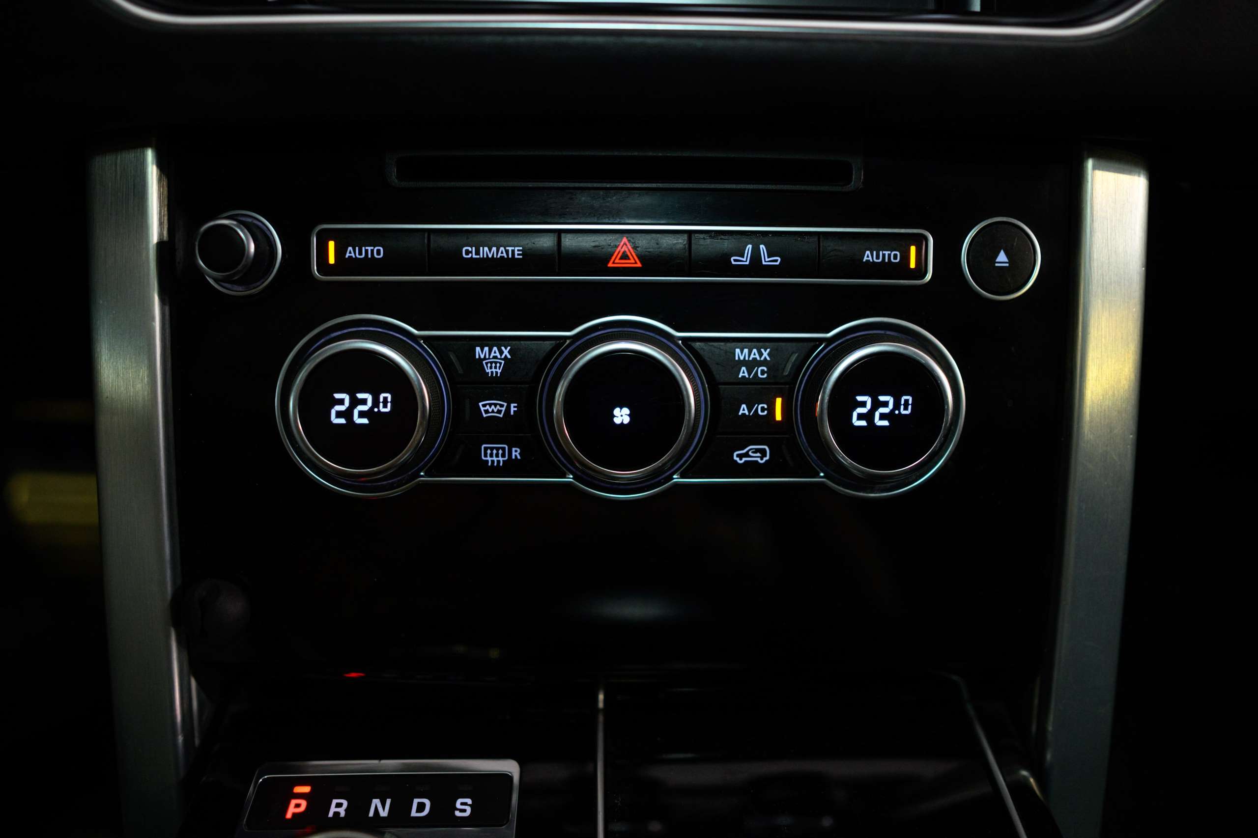 a2c58f38-b98a-46ad-9433-0e76bd65d4e944-land-rover-range-rover-vogue-3-0-tdv6-full-option-pano-meridian.jpg