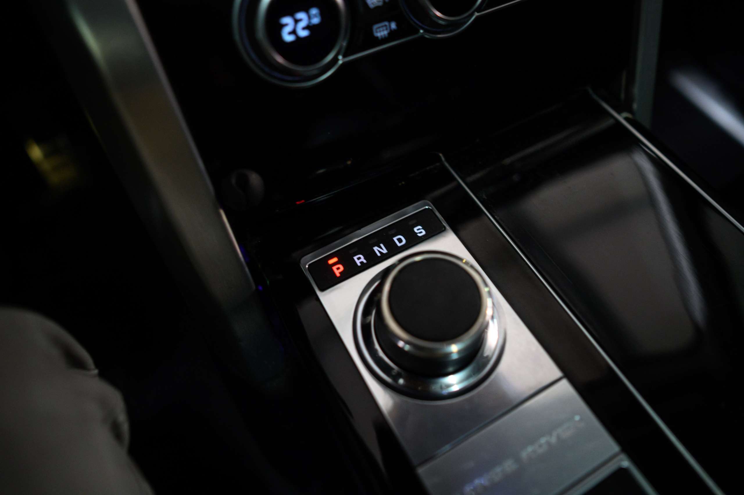 a2c58f38-b98a-46ad-9433-0e76bd65d4e945-land-rover-range-rover-vogue-3-0-tdv6-full-option-pano-meridian.jpg