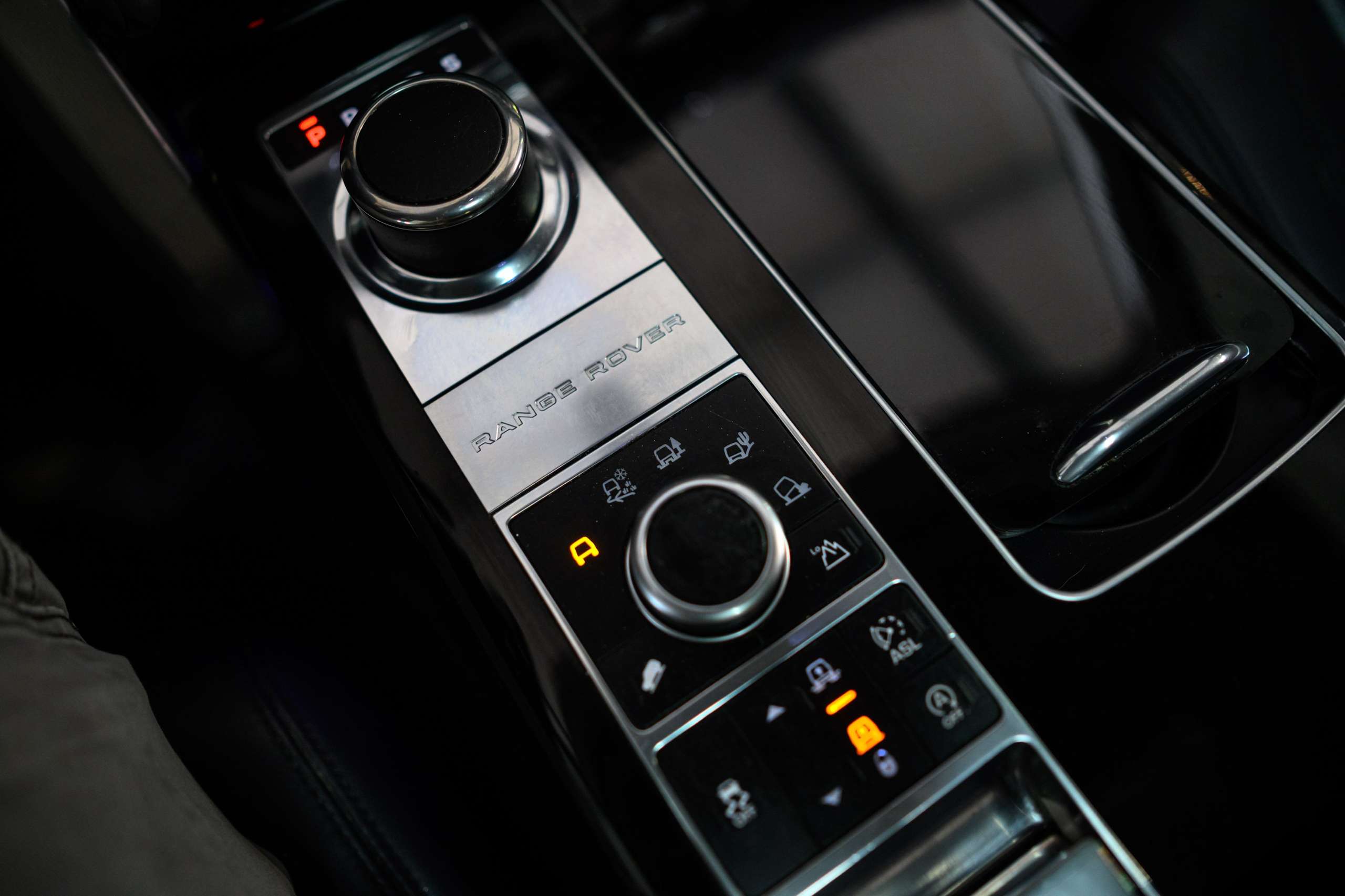 a2c58f38-b98a-46ad-9433-0e76bd65d4e946-land-rover-range-rover-vogue-3-0-tdv6-full-option-pano-meridian.jpg