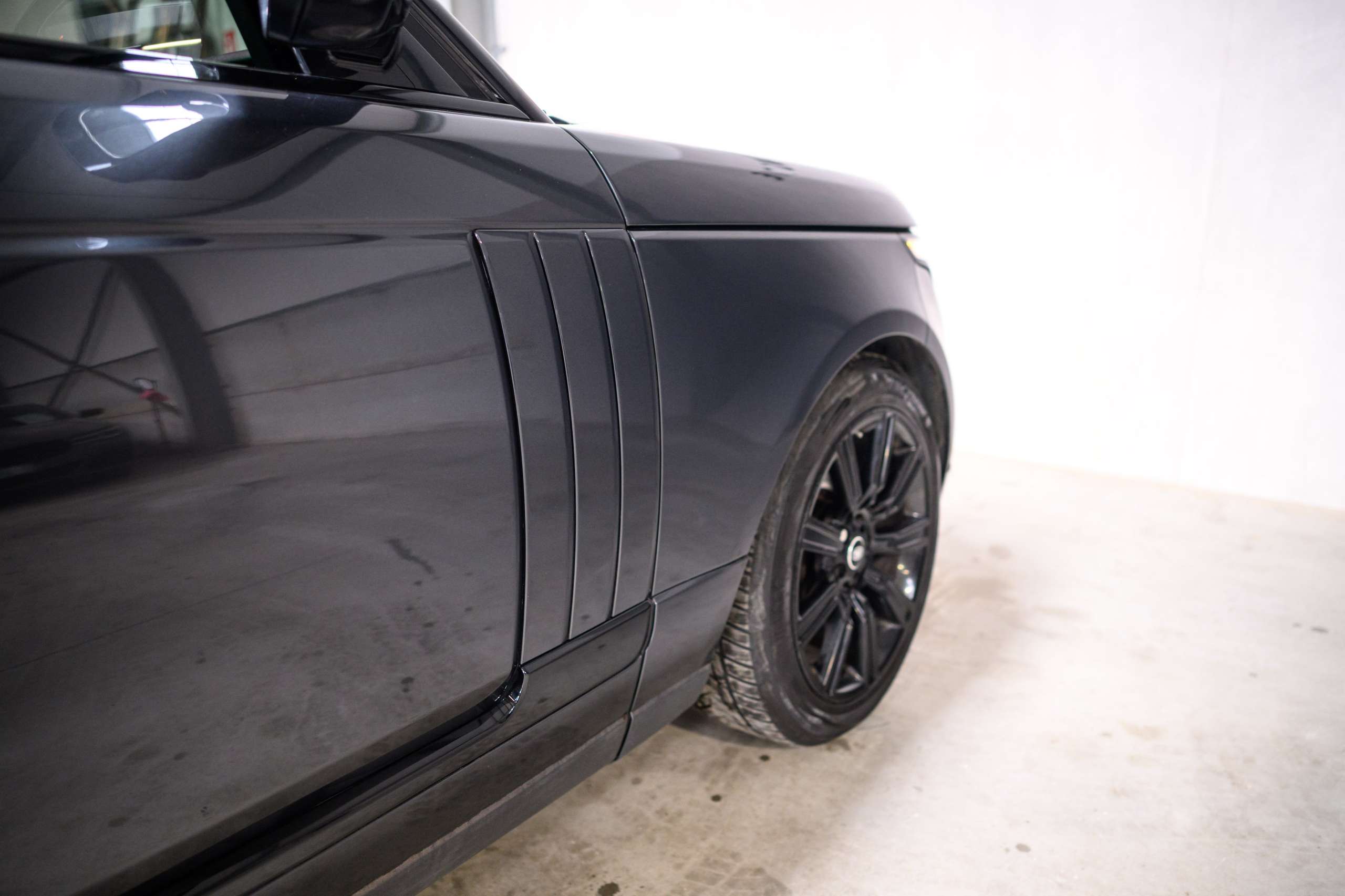 a2c58f38-b98a-46ad-9433-0e76bd65d4e95-land-rover-range-rover-vogue-3-0-tdv6-full-option-pano-meridian.jpg