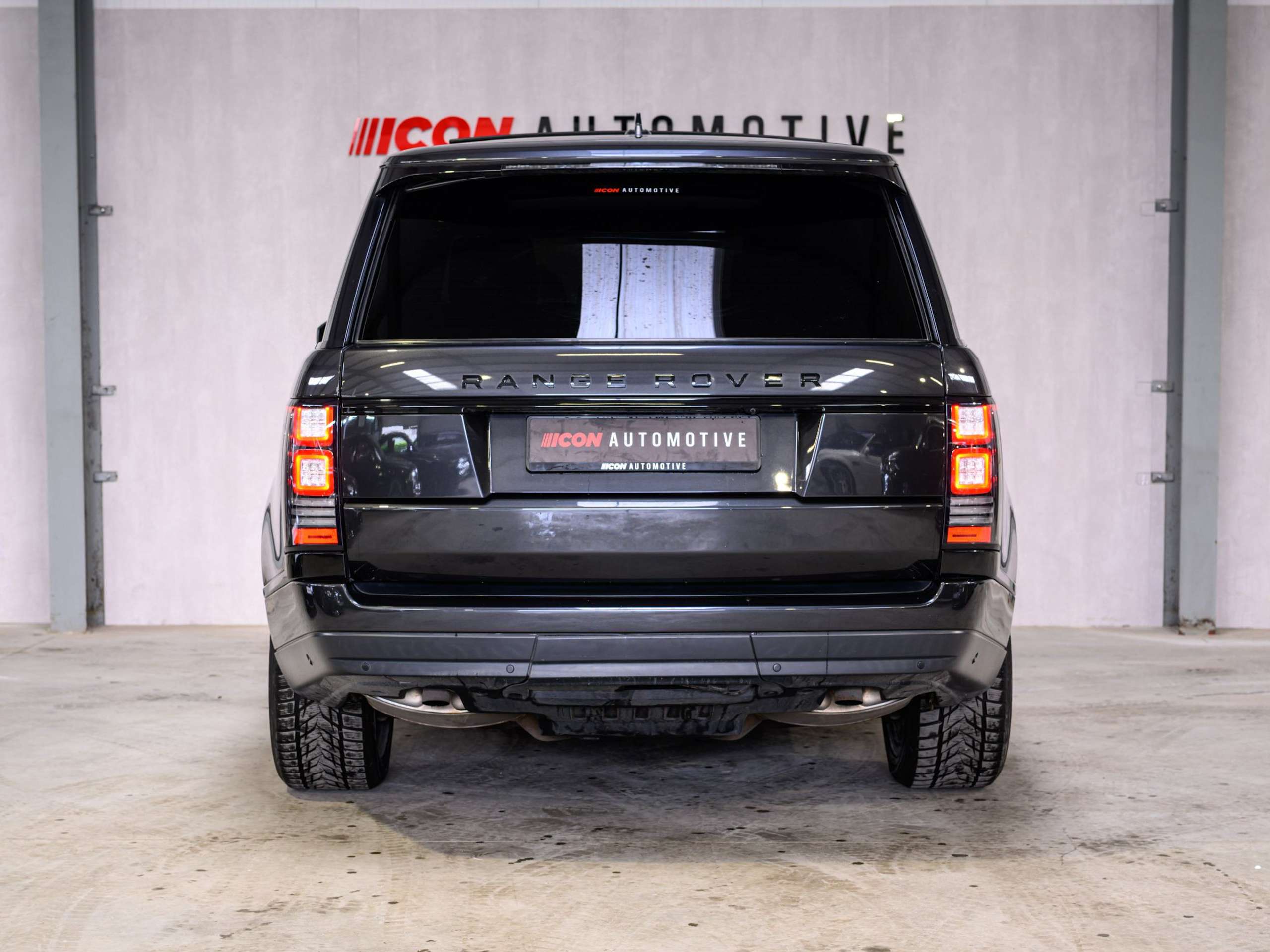 a2c58f38-b98a-46ad-9433-0e76bd65d4e96-land-rover-range-rover-vogue-3-0-tdv6-full-option-pano-meridian.jpg