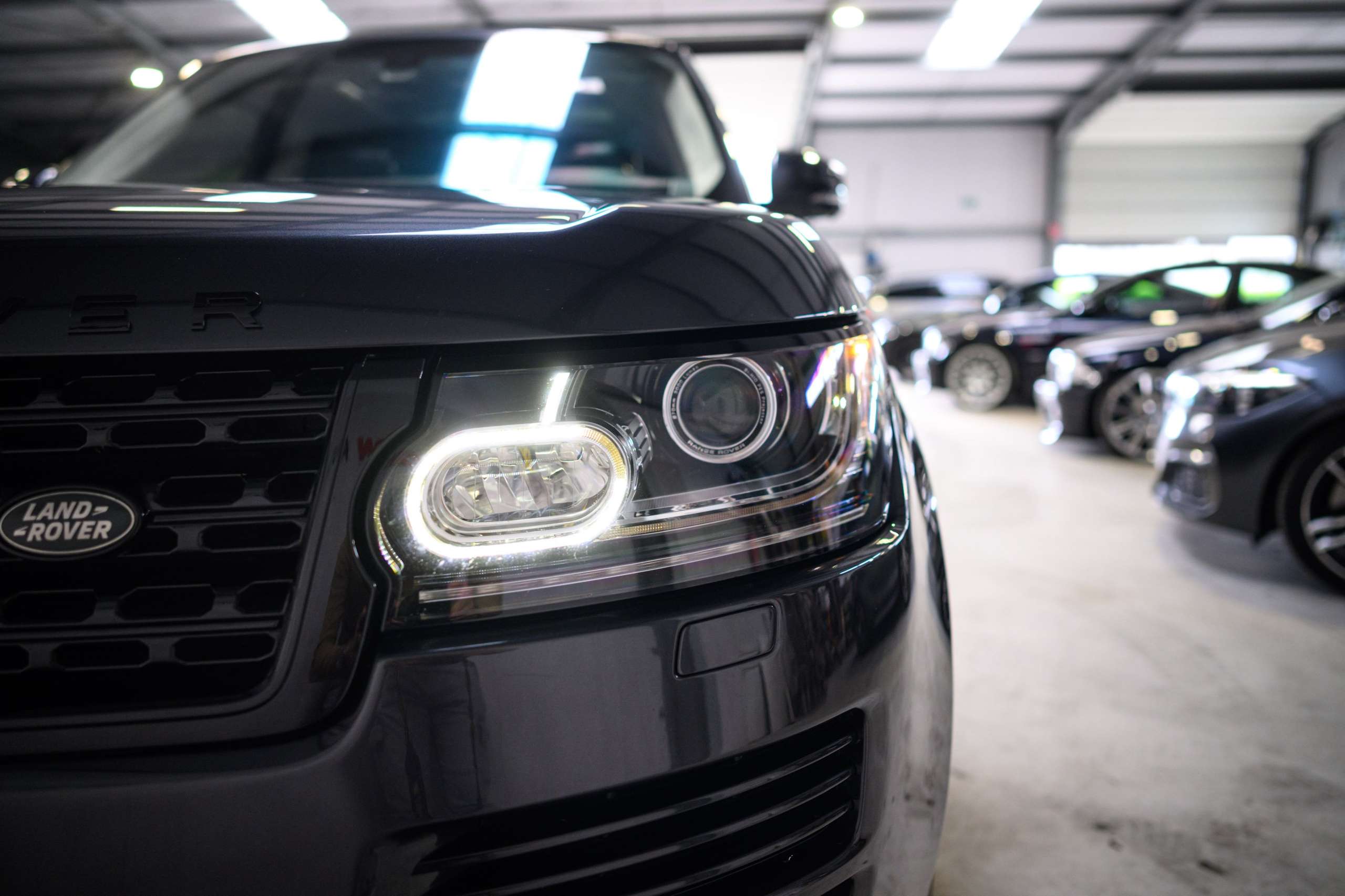 a2c58f38-b98a-46ad-9433-0e76bd65d4e97-land-rover-range-rover-vogue-3-0-tdv6-full-option-pano-meridian.jpg