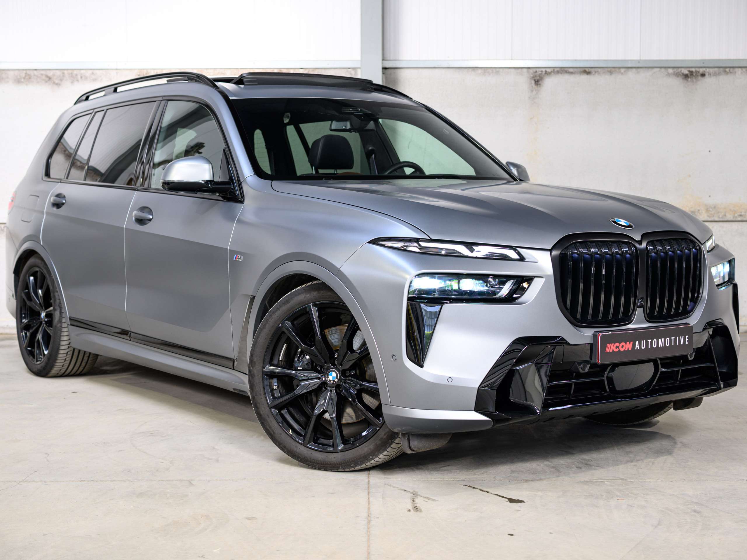 a5c408be-e792-4b7b-9f22-1bd8cd31aeaf1-bmw-x7-40d-lichte-vracht-btw-frozen-grey-full-opt.jpg