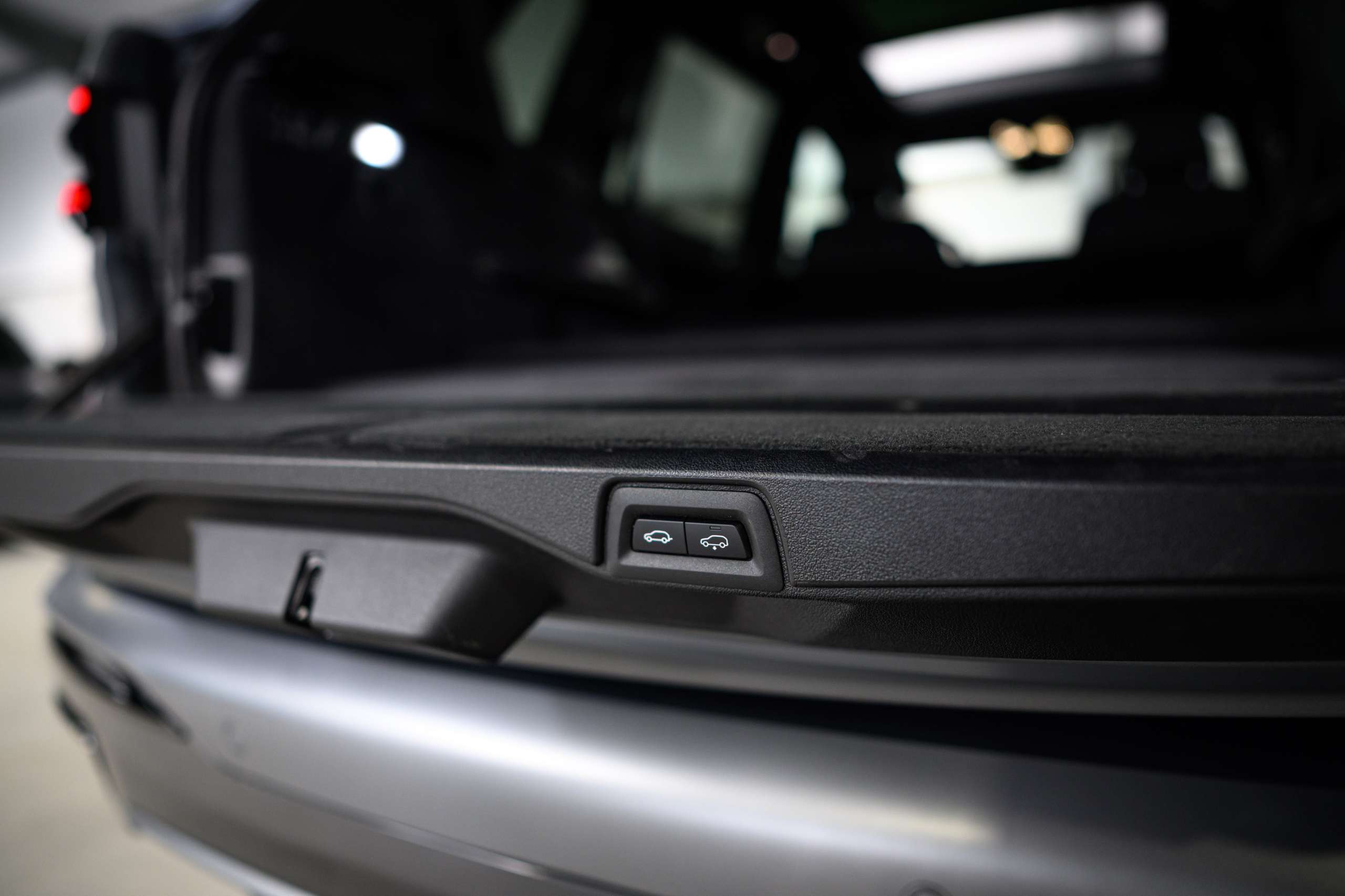 a5c408be-e792-4b7b-9f22-1bd8cd31aeaf20-bmw-x7-40d-lichte-vracht-btw-frozen-grey-full-opt.jpg