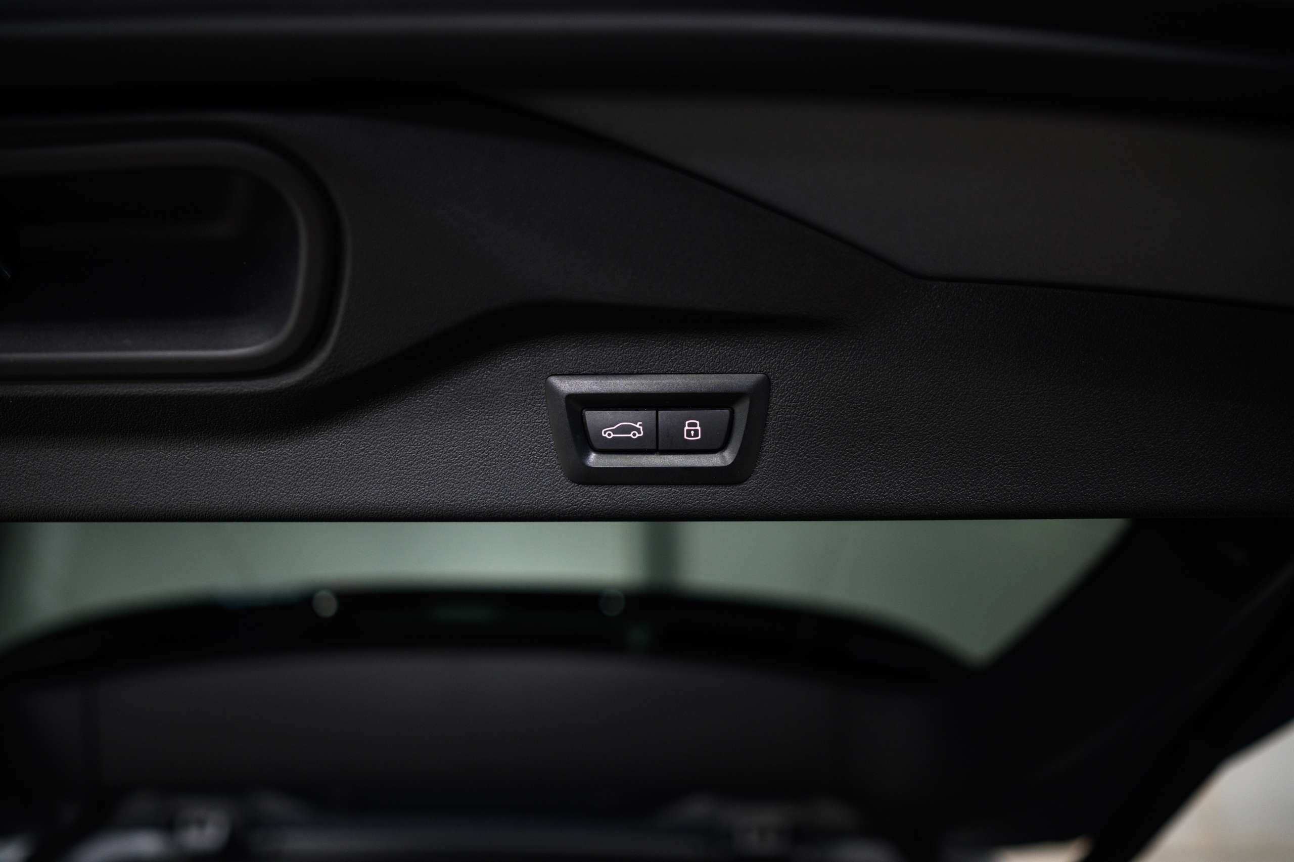 a5c408be-e792-4b7b-9f22-1bd8cd31aeaf21-bmw-x7-40d-lichte-vracht-btw-frozen-grey-full-opt.jpg