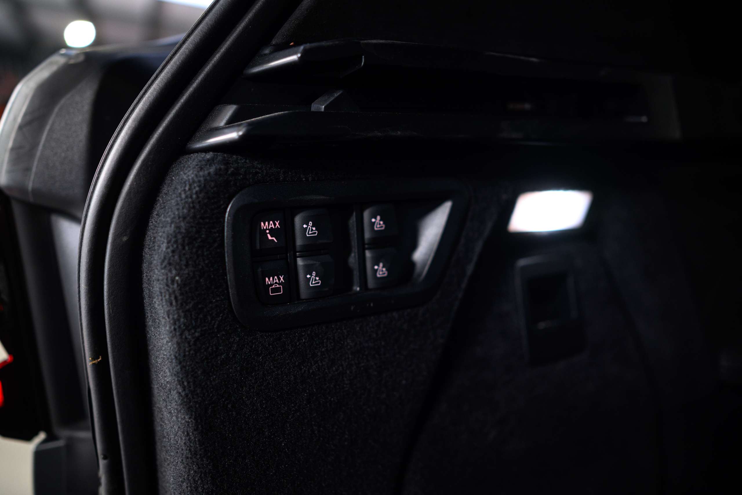 a5c408be-e792-4b7b-9f22-1bd8cd31aeaf22-bmw-x7-40d-lichte-vracht-btw-frozen-grey-full-opt.jpg