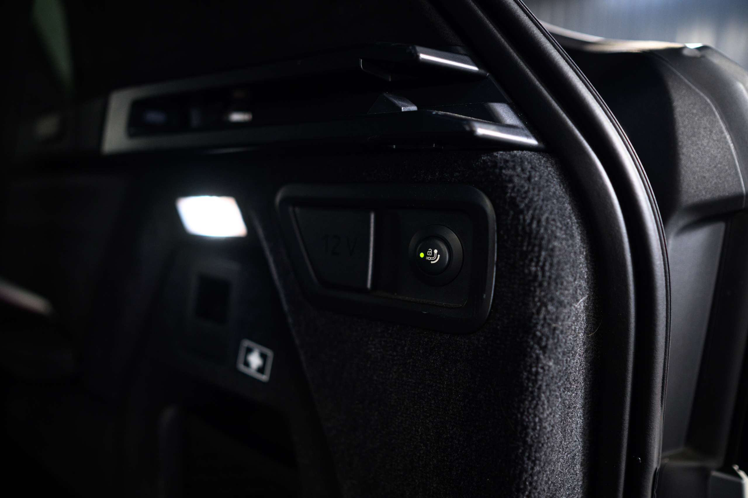 a5c408be-e792-4b7b-9f22-1bd8cd31aeaf23-bmw-x7-40d-lichte-vracht-btw-frozen-grey-full-opt.jpg