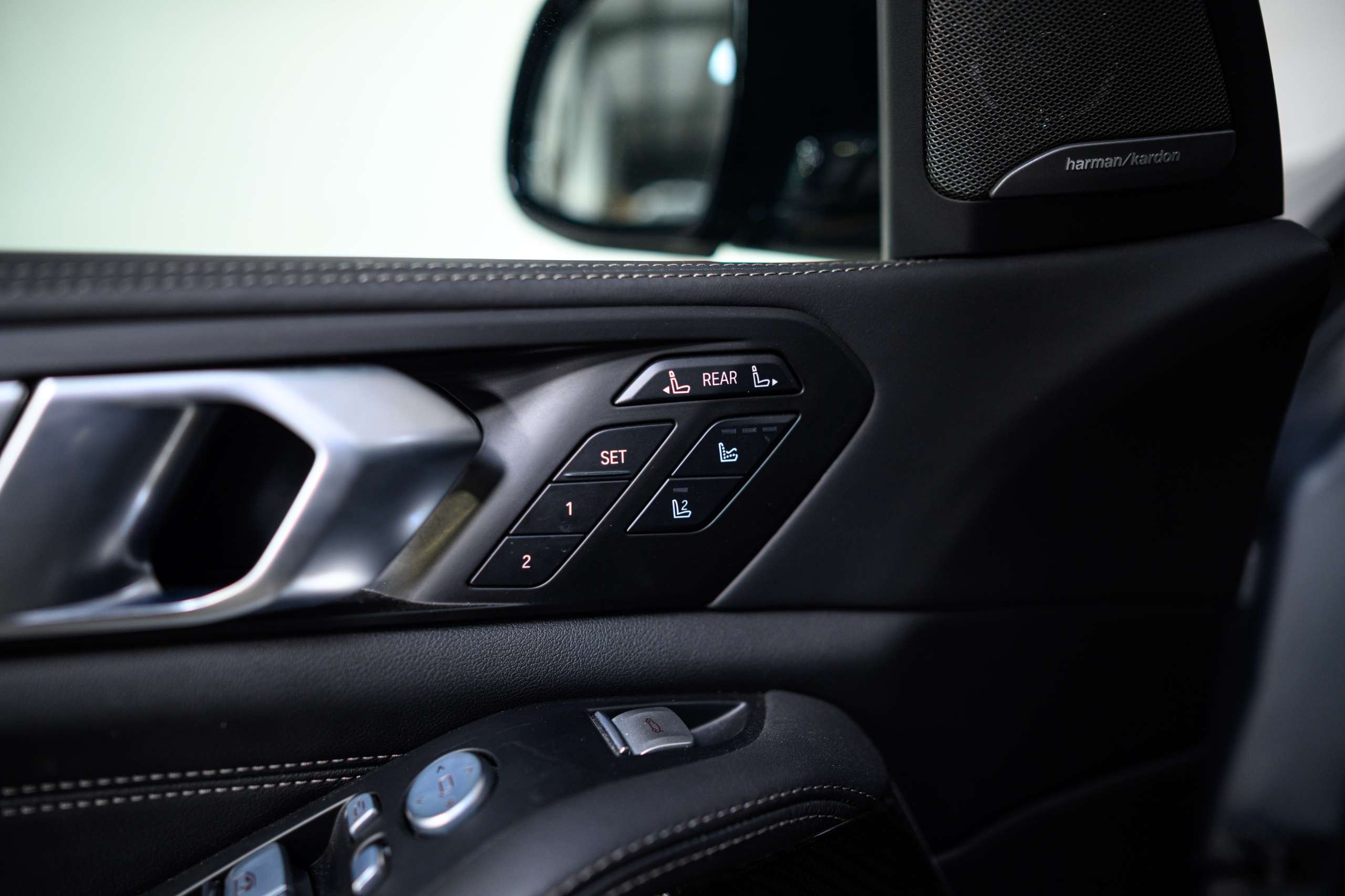 a5c408be-e792-4b7b-9f22-1bd8cd31aeaf25-bmw-x7-40d-lichte-vracht-btw-frozen-grey-full-opt.jpg