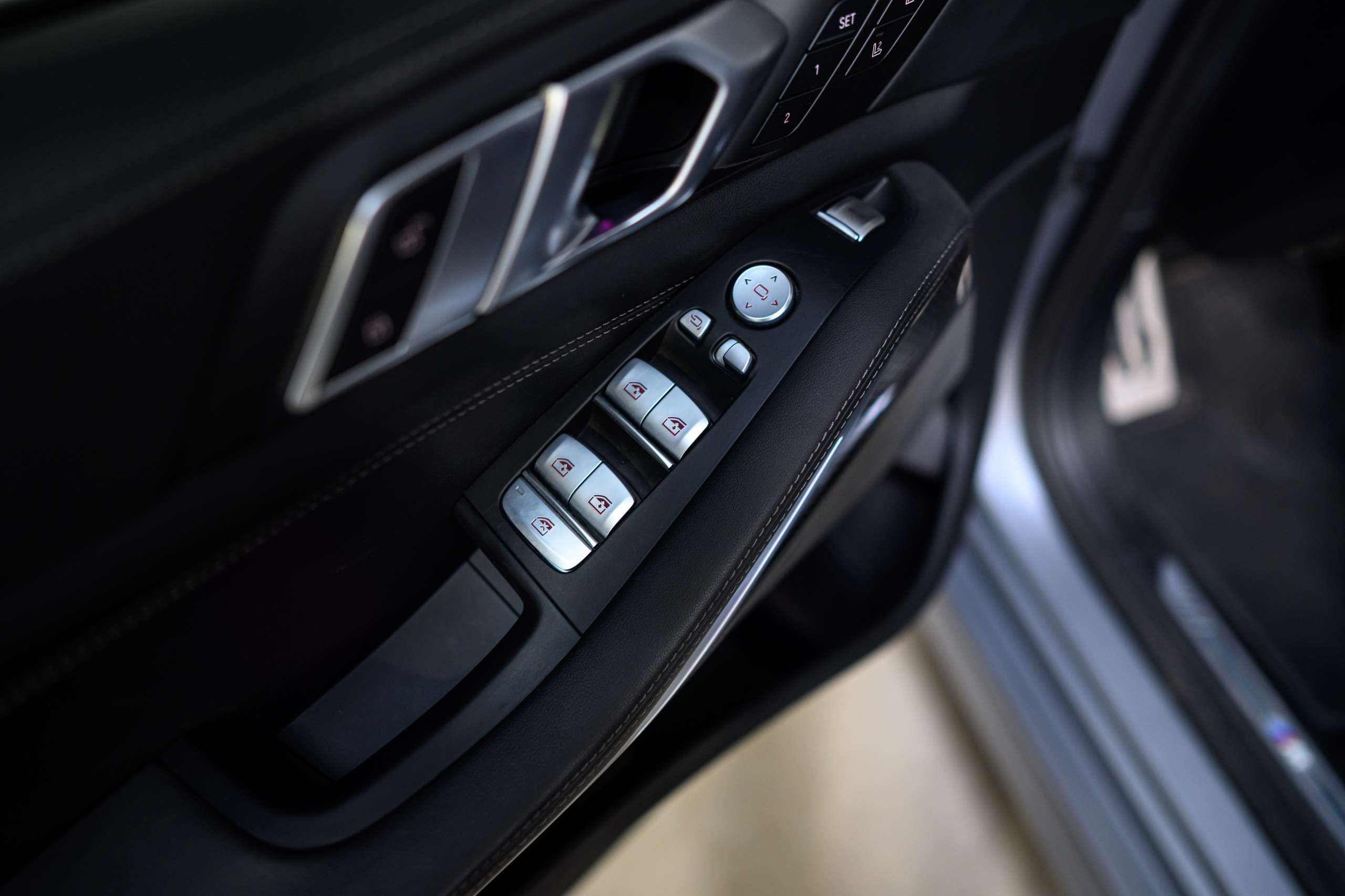 a5c408be-e792-4b7b-9f22-1bd8cd31aeaf27-bmw-x7-40d-lichte-vracht-btw-frozen-grey-full-opt.jpg