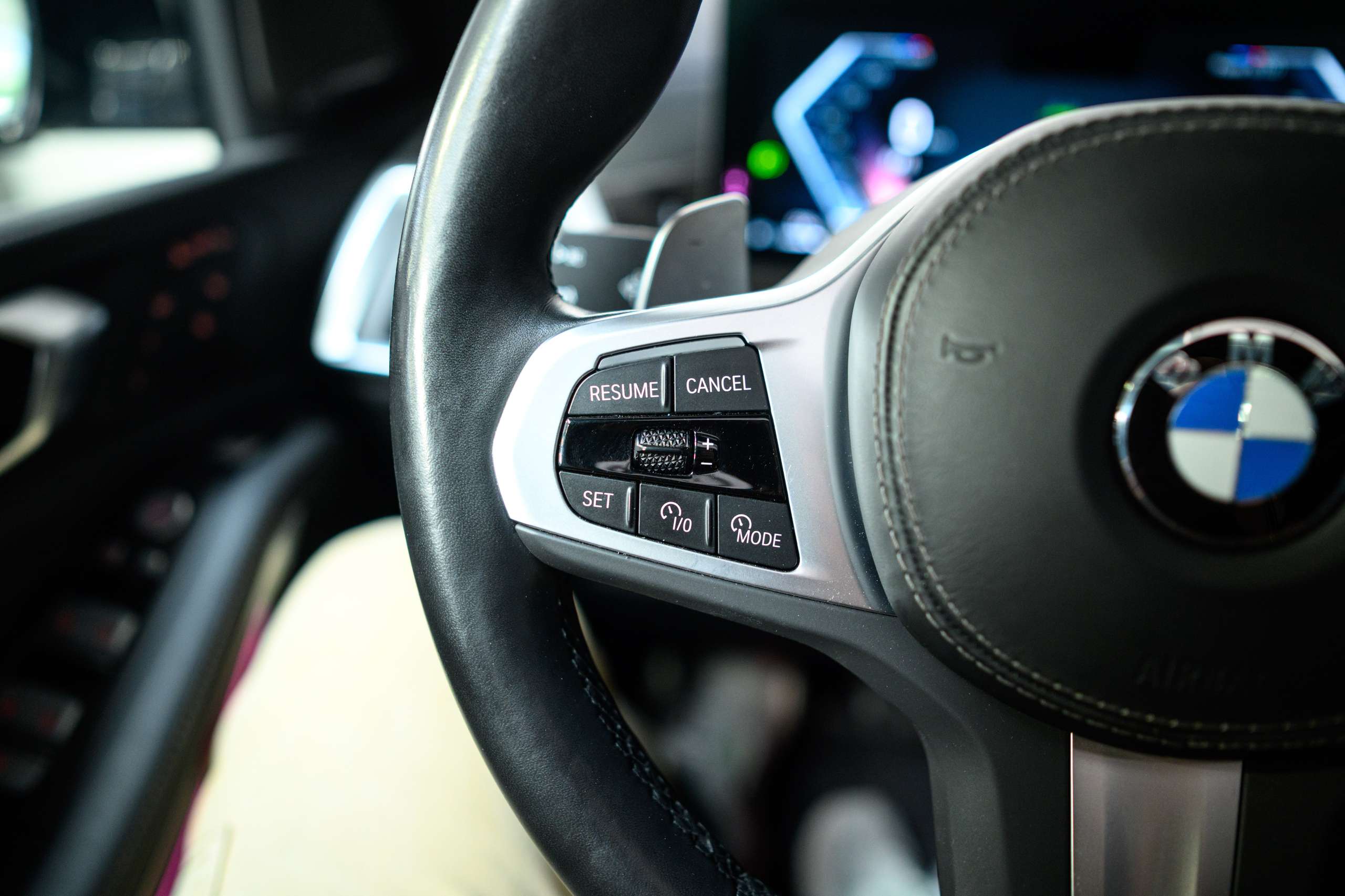 a5c408be-e792-4b7b-9f22-1bd8cd31aeaf31-bmw-x7-40d-lichte-vracht-btw-frozen-grey-full-opt.jpg