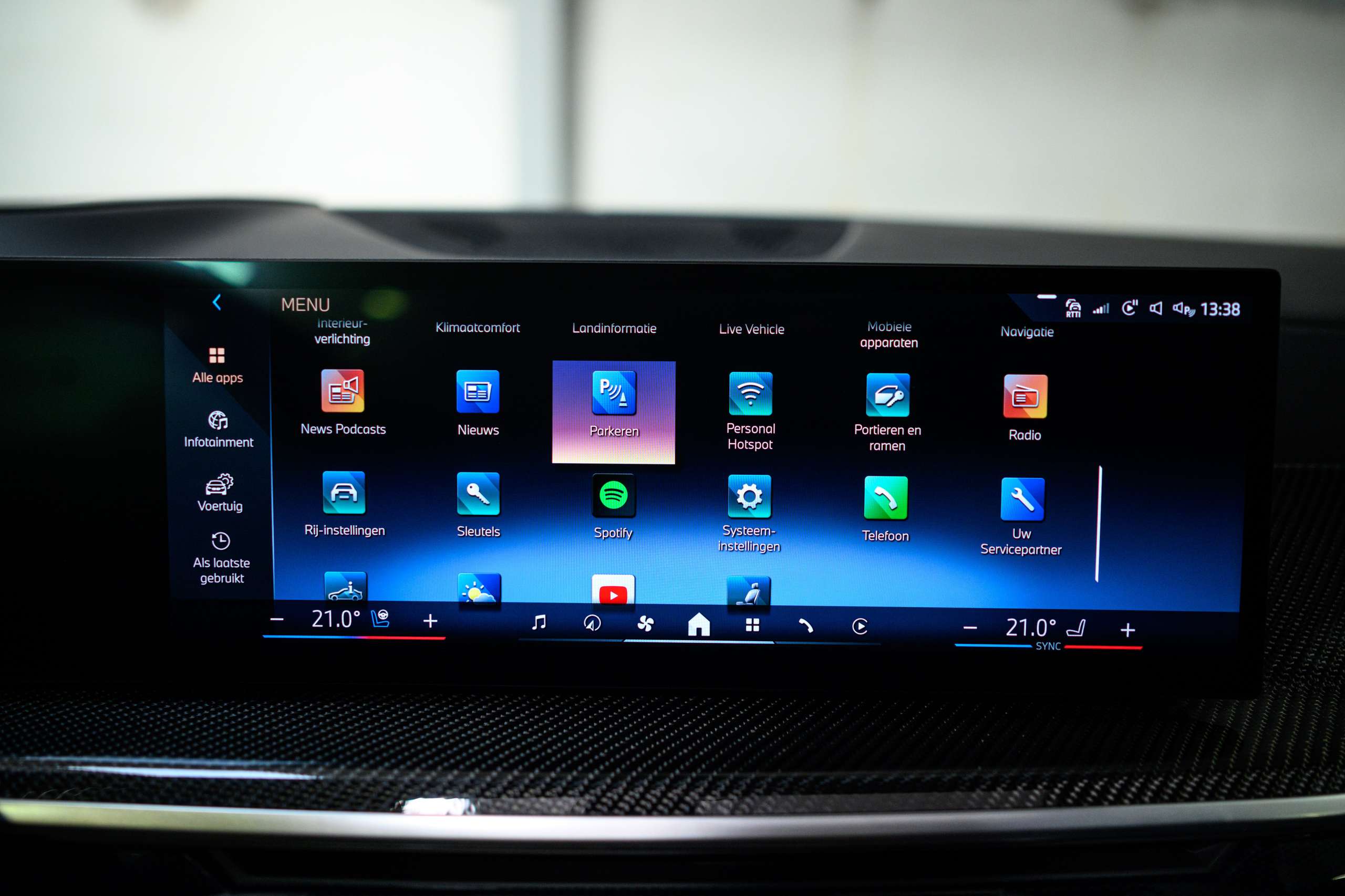 a5c408be-e792-4b7b-9f22-1bd8cd31aeaf42-bmw-x7-40d-lichte-vracht-btw-frozen-grey-full-opt.jpg