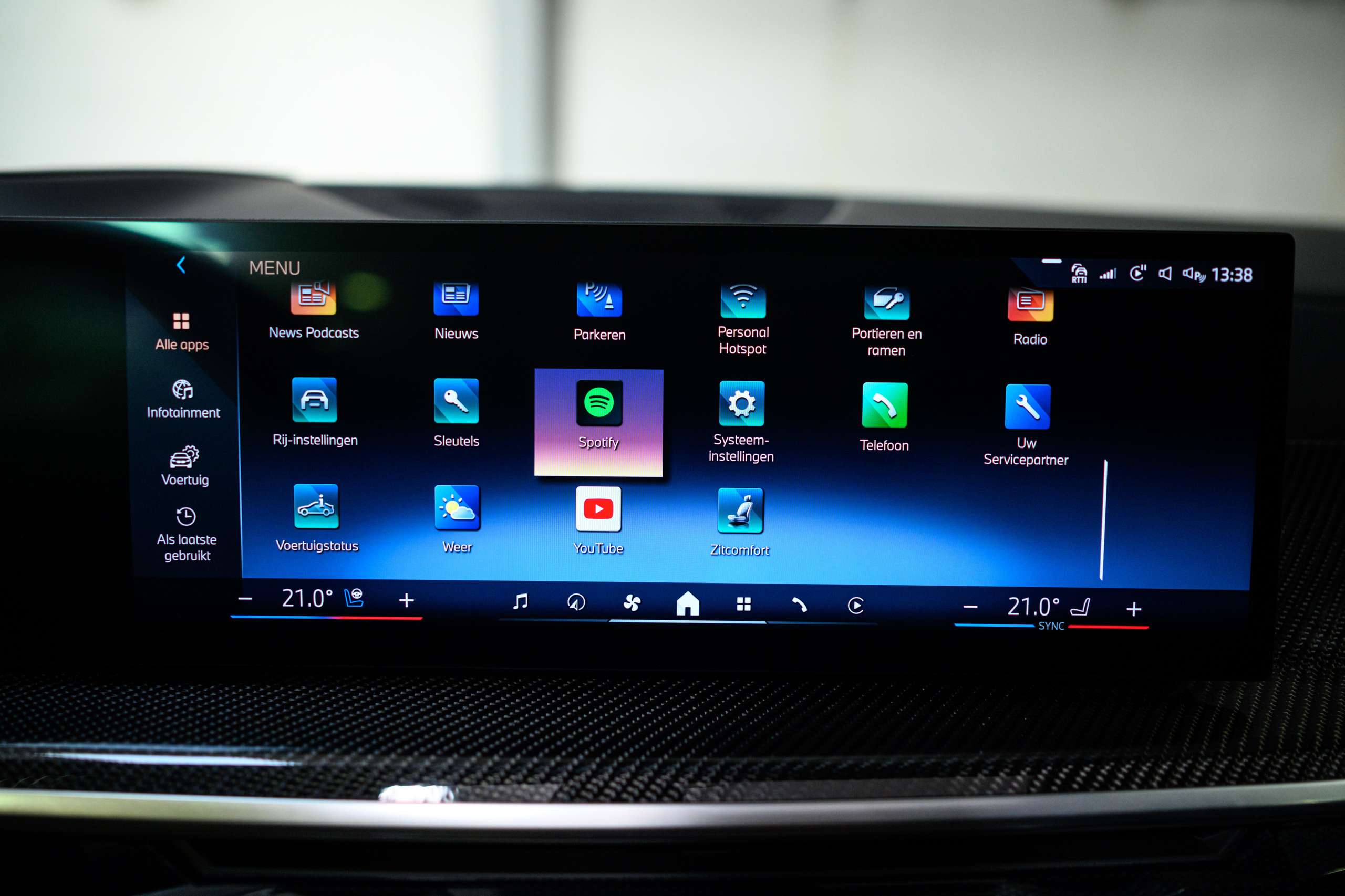a5c408be-e792-4b7b-9f22-1bd8cd31aeaf43-bmw-x7-40d-lichte-vracht-btw-frozen-grey-full-opt.jpg