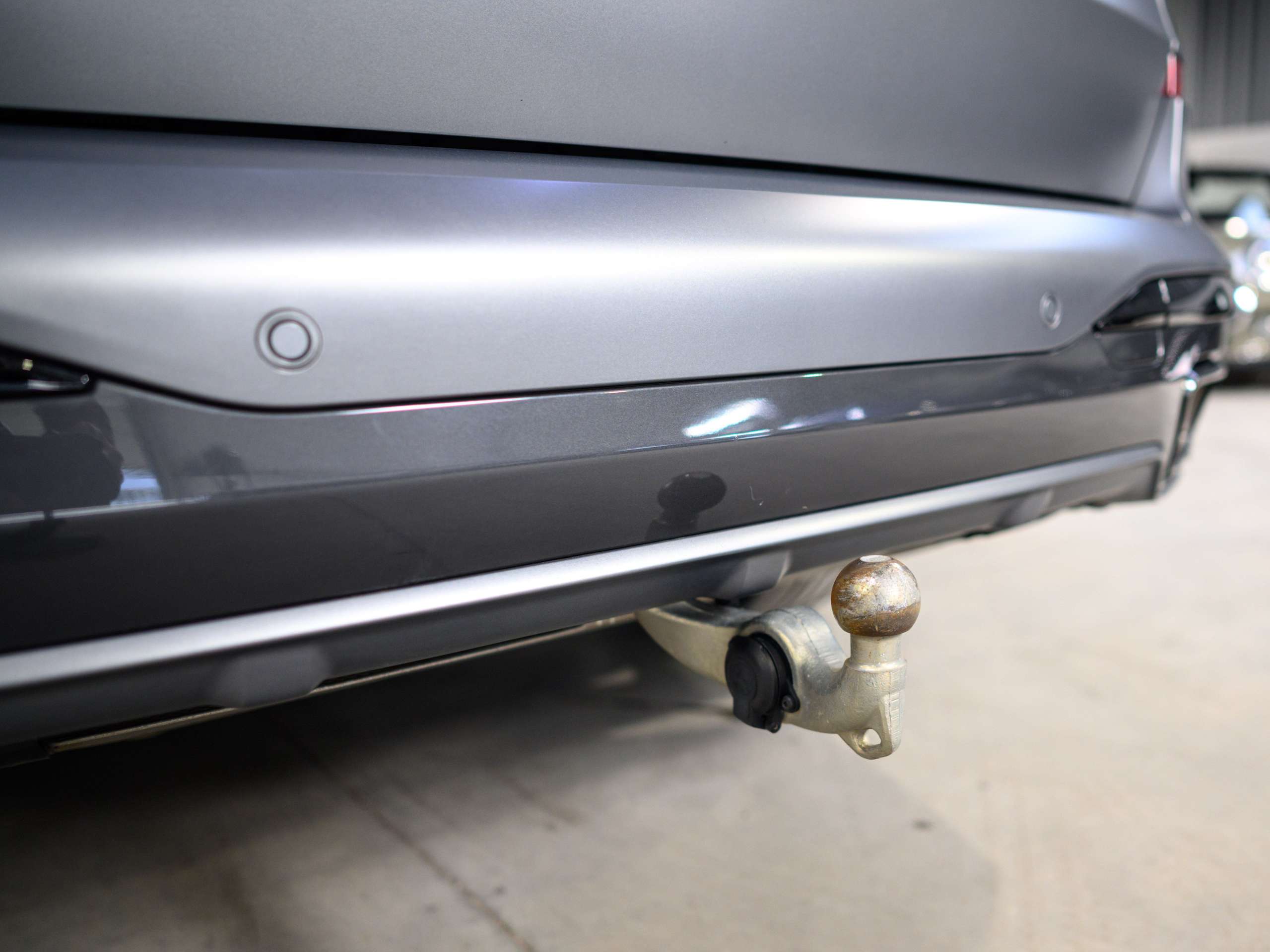 a5c408be-e792-4b7b-9f22-1bd8cd31aeaf7-bmw-x7-40d-lichte-vracht-btw-frozen-grey-full-opt.jpg