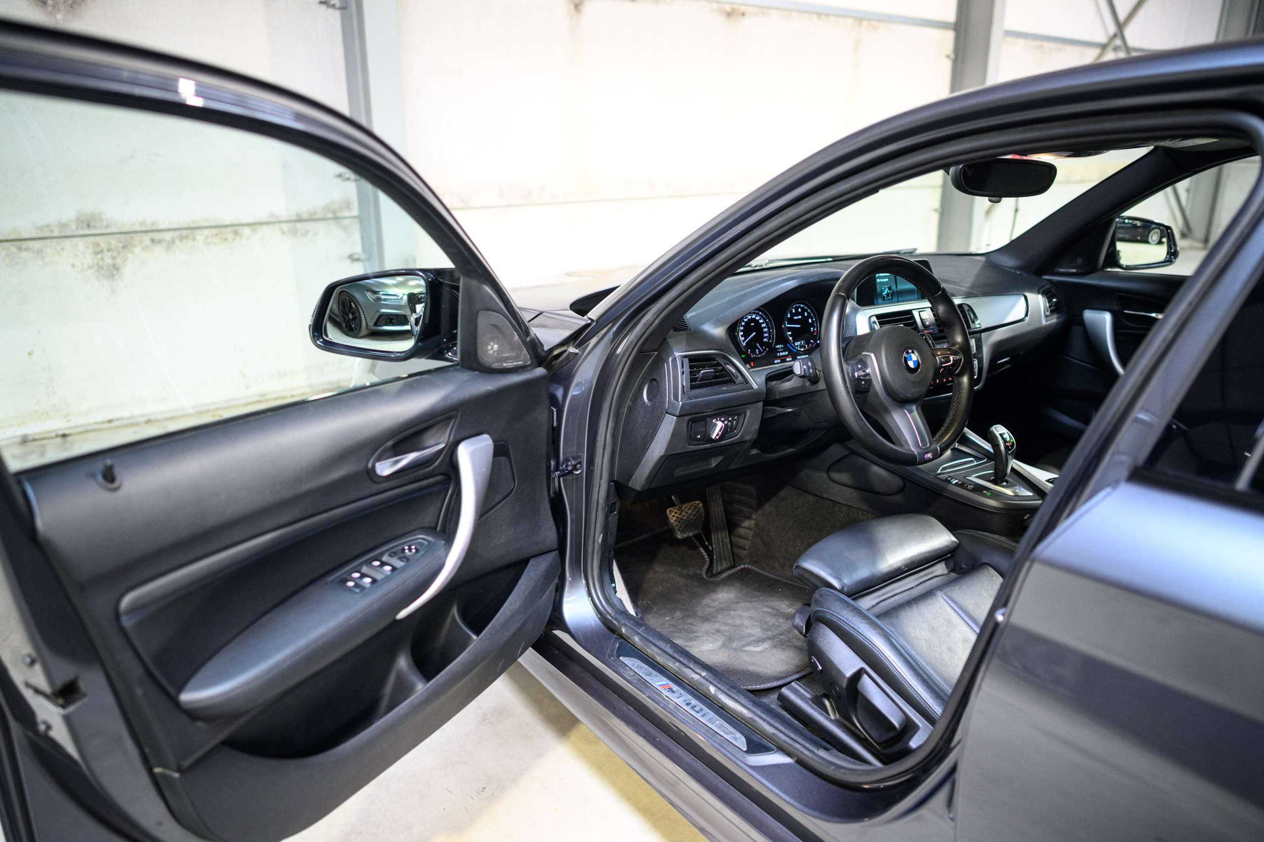 a8f72e83-5ec5-4e41-9e80-c13cd22c96b213-bmw-140-m140i-40000km-harmankardon-navi-led-pdc.jpg