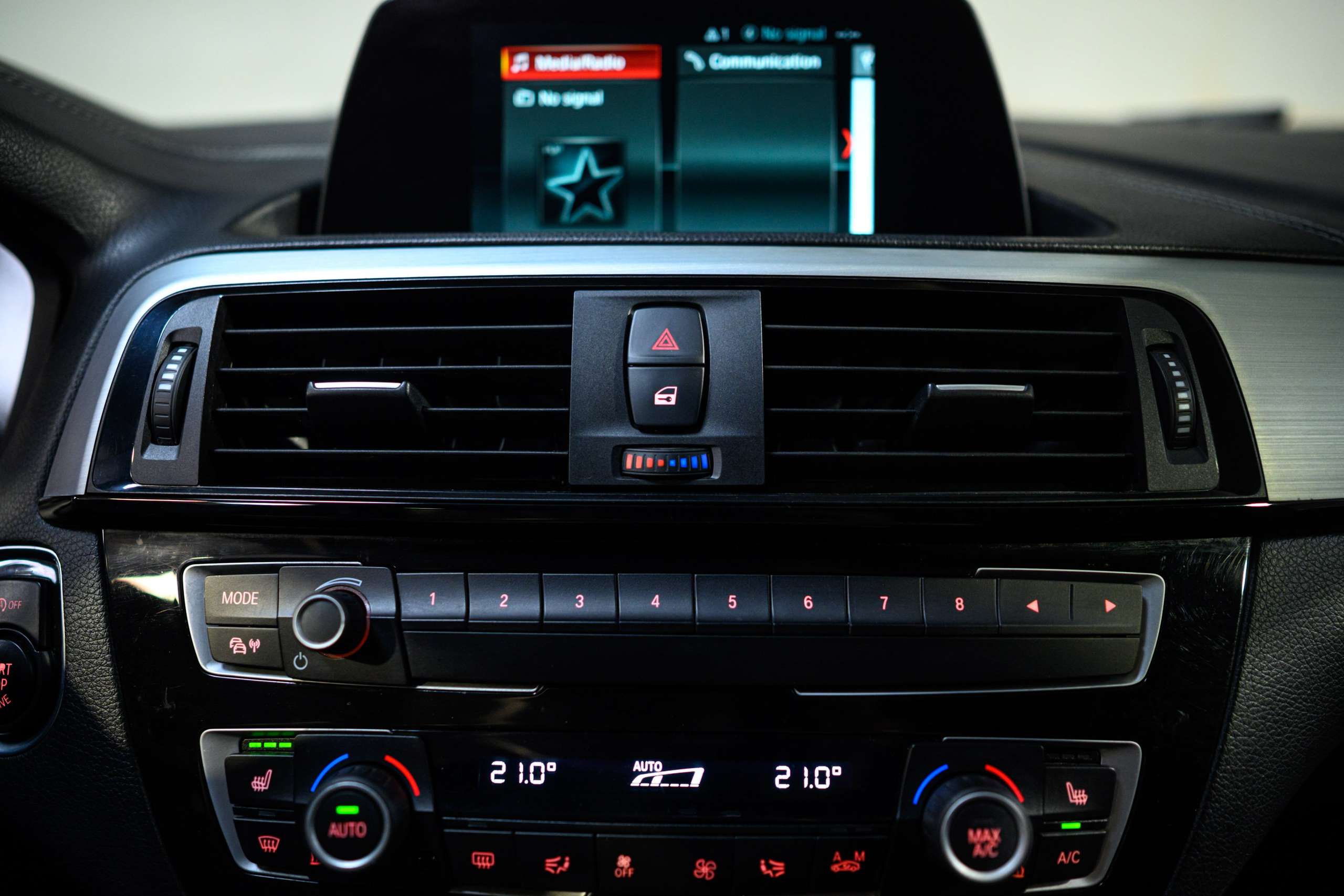 a8f72e83-5ec5-4e41-9e80-c13cd22c96b231-bmw-140-m140i-40000km-harmankardon-navi-led-pdc.jpg