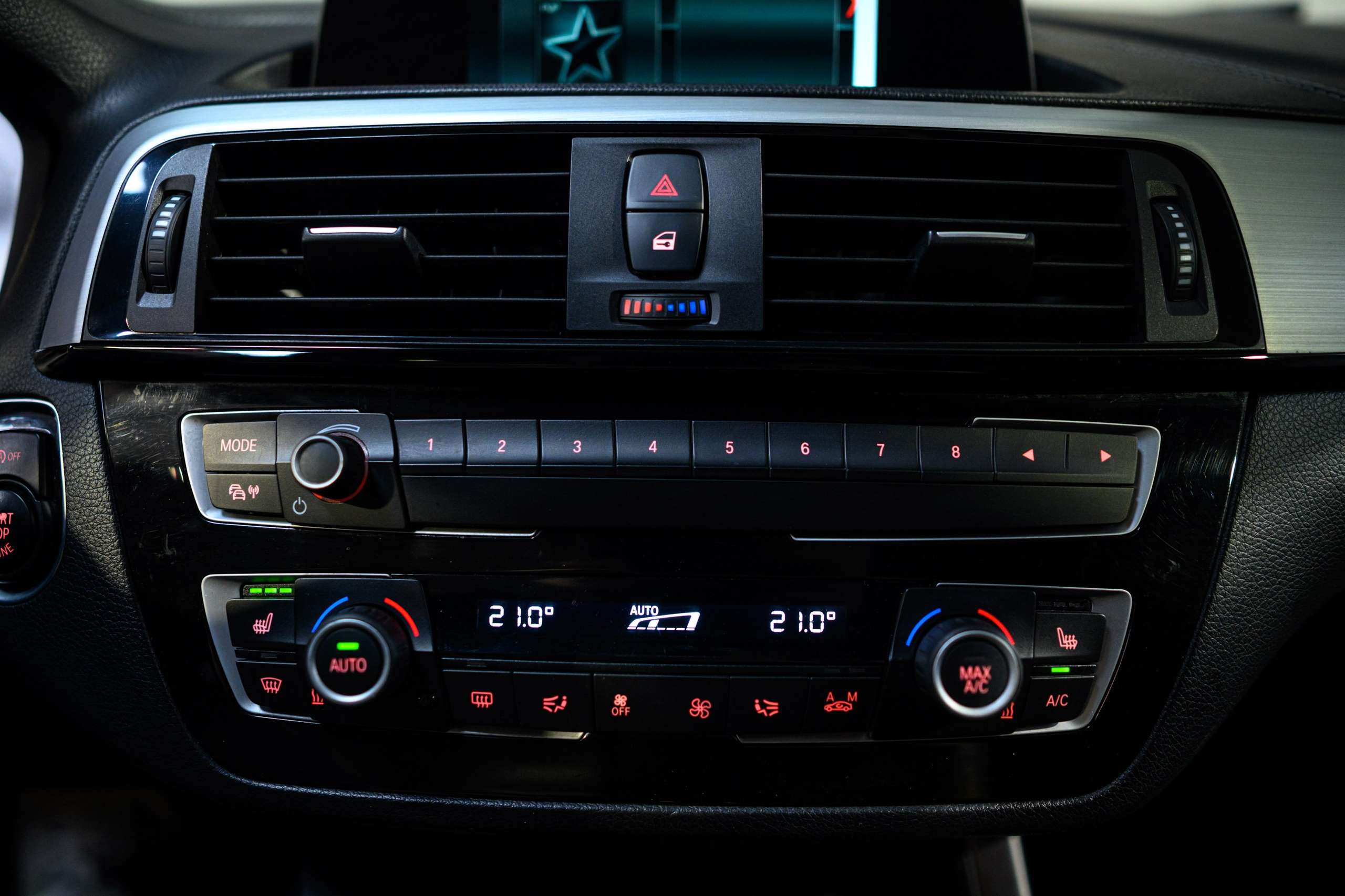 a8f72e83-5ec5-4e41-9e80-c13cd22c96b233-bmw-140-m140i-40000km-harmankardon-navi-led-pdc.jpg