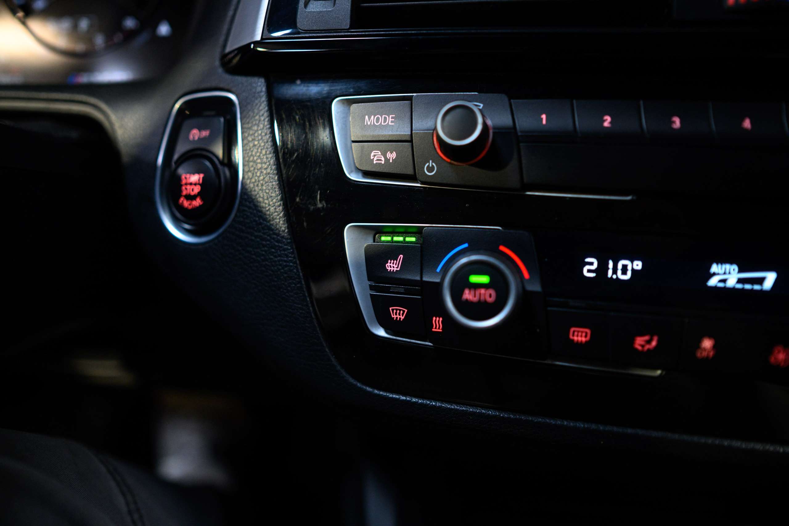 a8f72e83-5ec5-4e41-9e80-c13cd22c96b235-bmw-140-m140i-40000km-harmankardon-navi-led-pdc.jpg