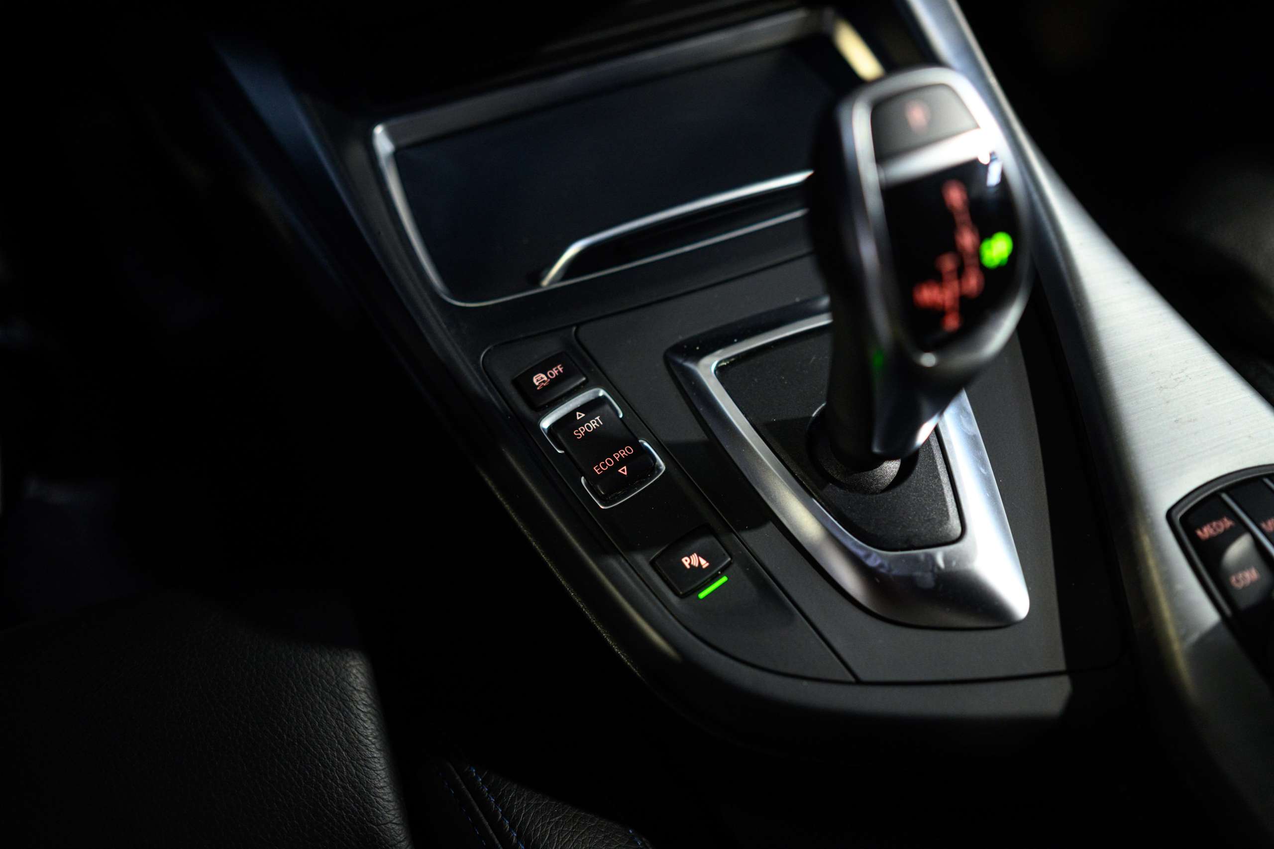 a8f72e83-5ec5-4e41-9e80-c13cd22c96b236-bmw-140-m140i-40000km-harmankardon-navi-led-pdc.jpg
