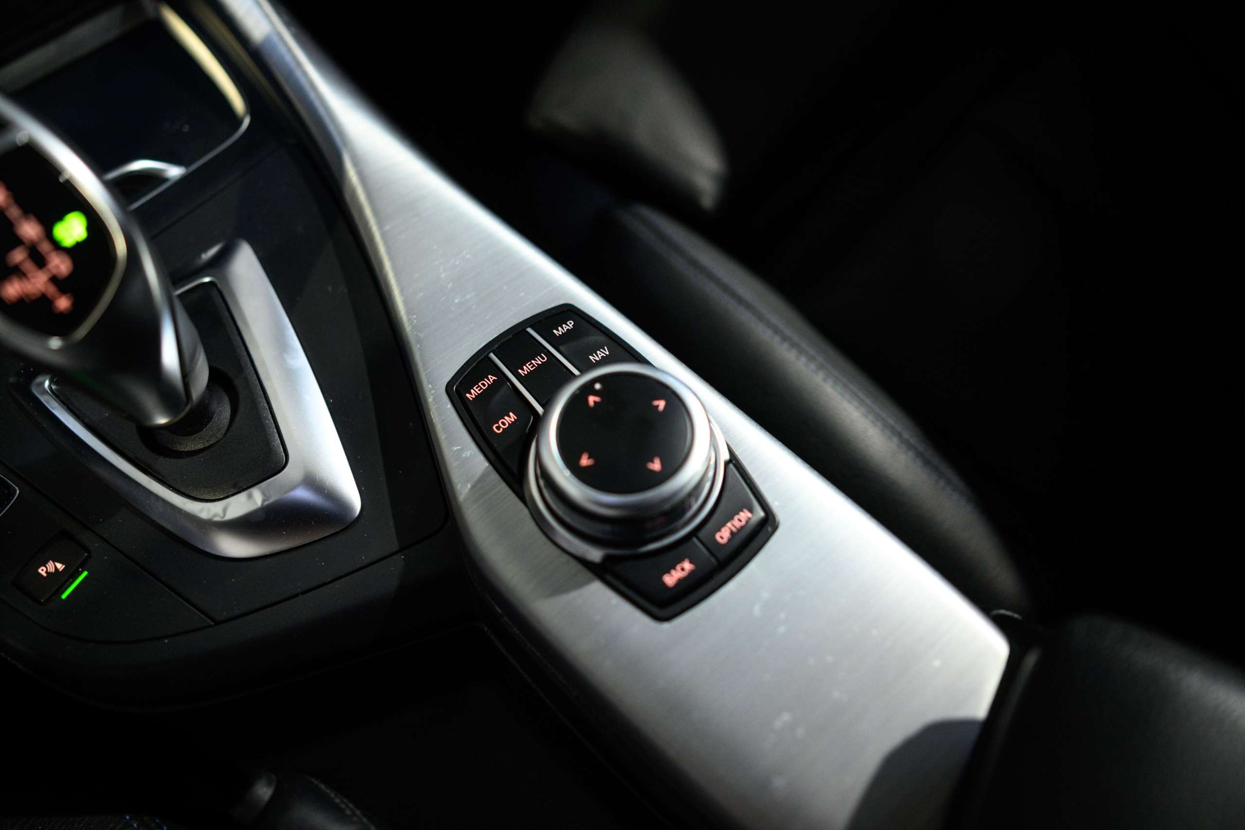 a8f72e83-5ec5-4e41-9e80-c13cd22c96b237-bmw-140-m140i-40000km-harmankardon-navi-led-pdc.jpg
