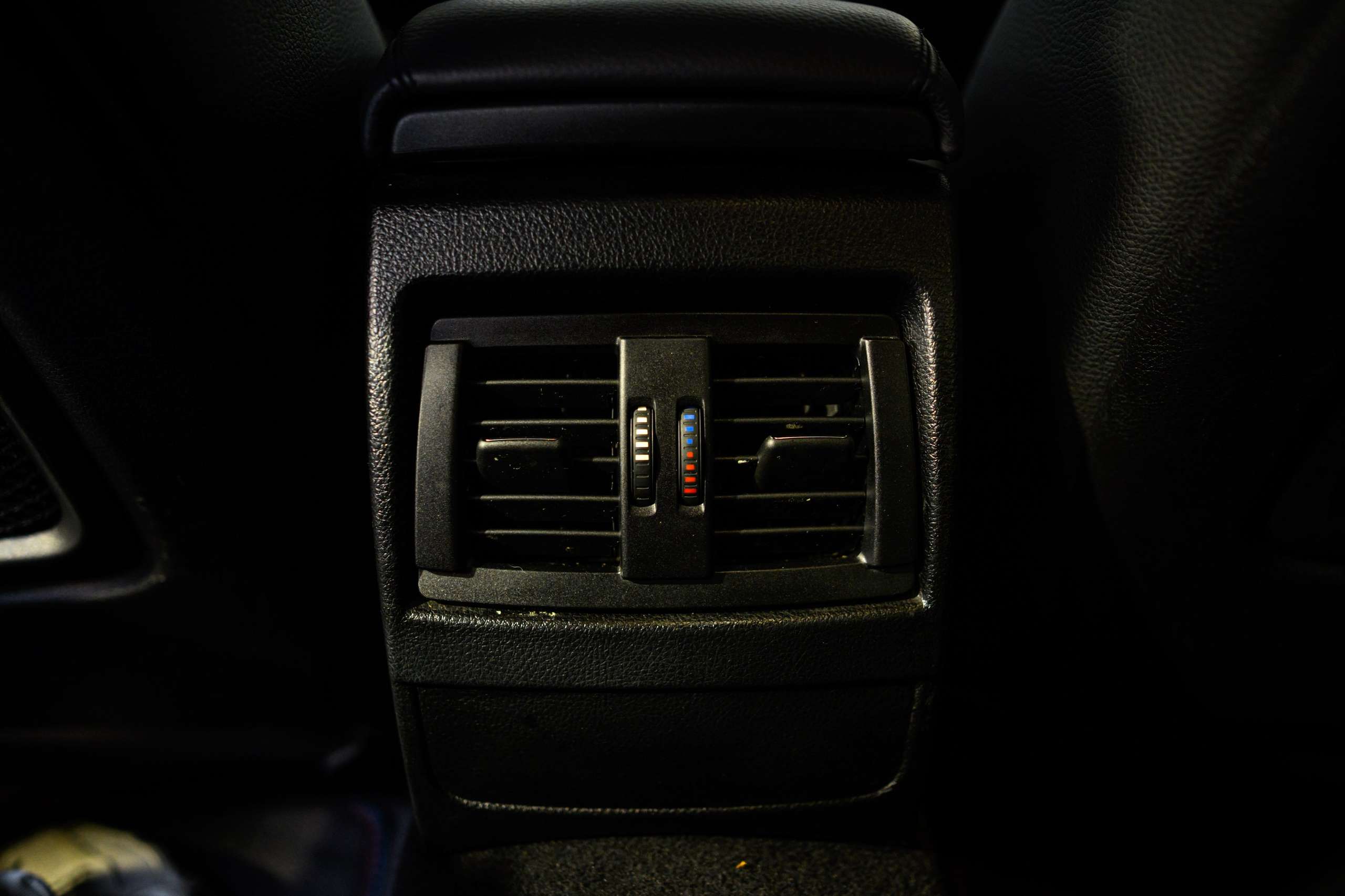 a8f72e83-5ec5-4e41-9e80-c13cd22c96b238-bmw-140-m140i-40000km-harmankardon-navi-led-pdc.jpg