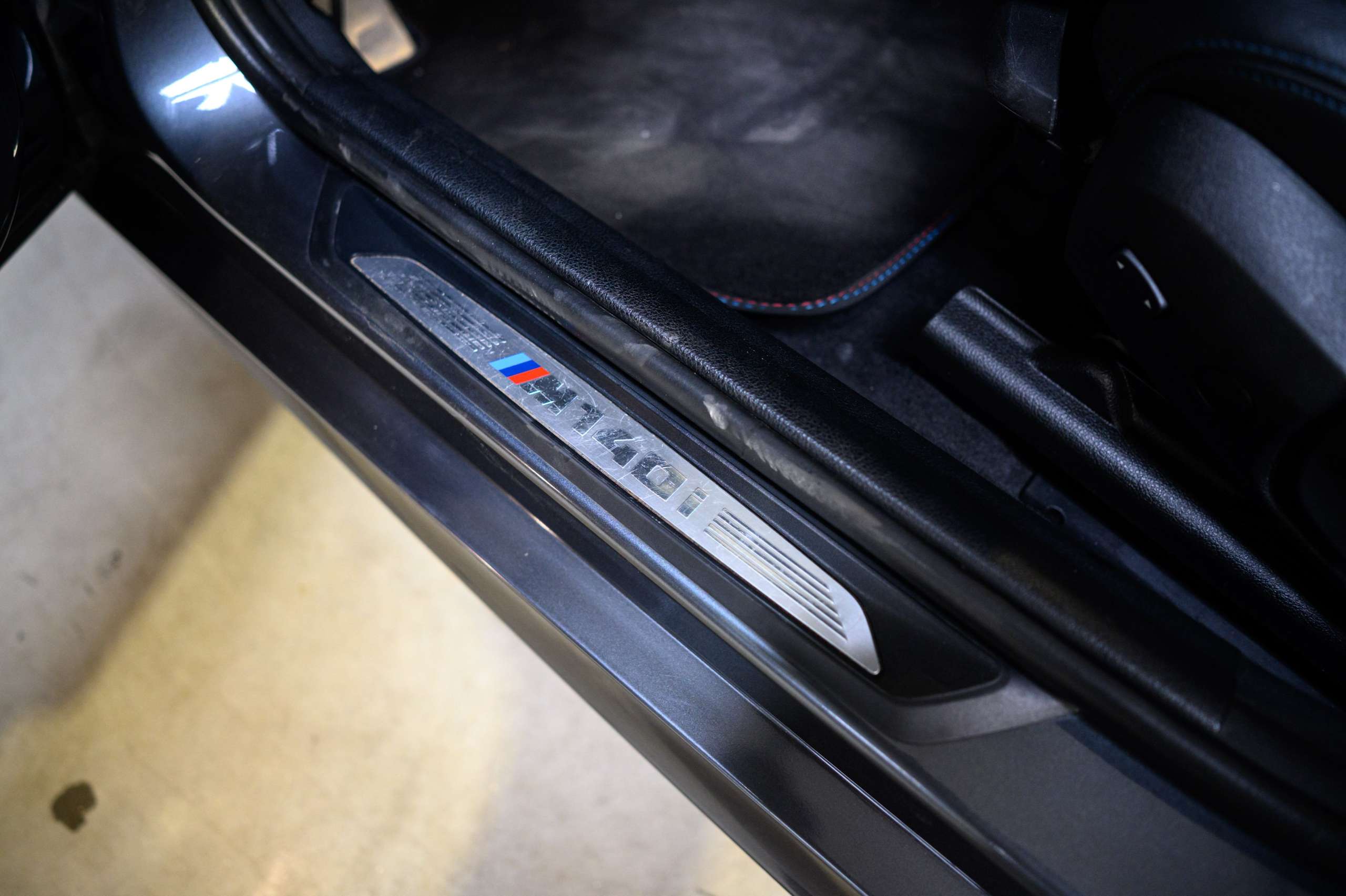 a8f72e83-5ec5-4e41-9e80-c13cd22c96b239-bmw-140-m140i-40000km-harmankardon-navi-led-pdc.jpg