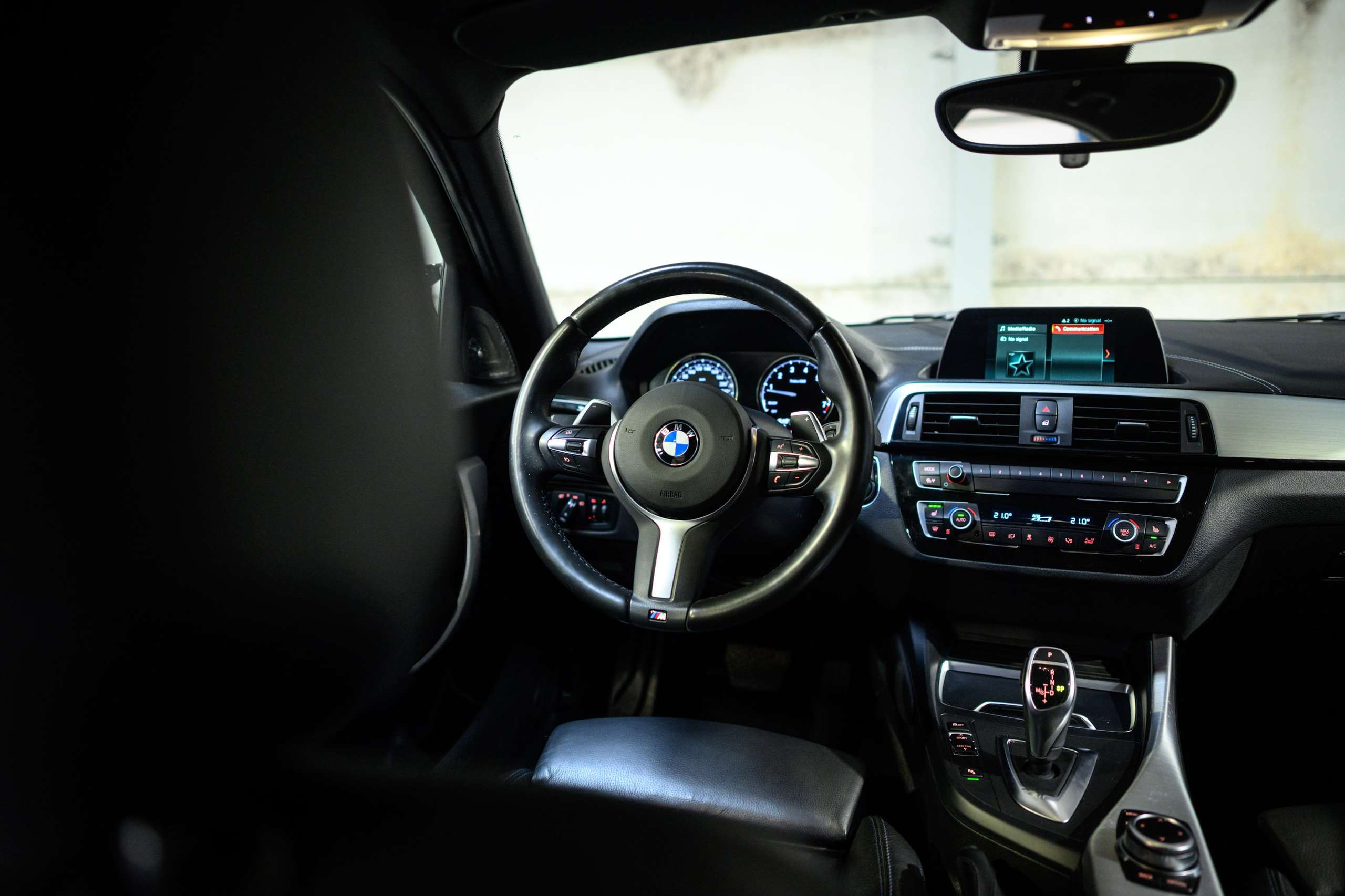 a8f72e83-5ec5-4e41-9e80-c13cd22c96b27-bmw-140-m140i-40000km-harmankardon-navi-led-pdc.jpg