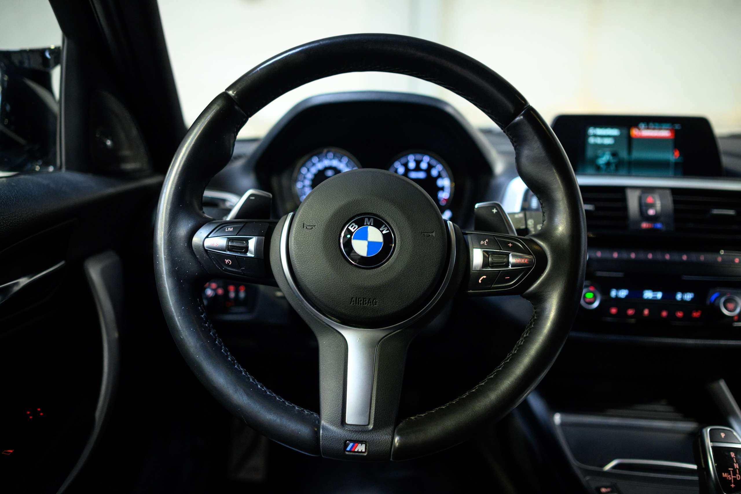 a8f72e83-5ec5-4e41-9e80-c13cd22c96b28-bmw-140-m140i-40000km-harmankardon-navi-led-pdc.jpg