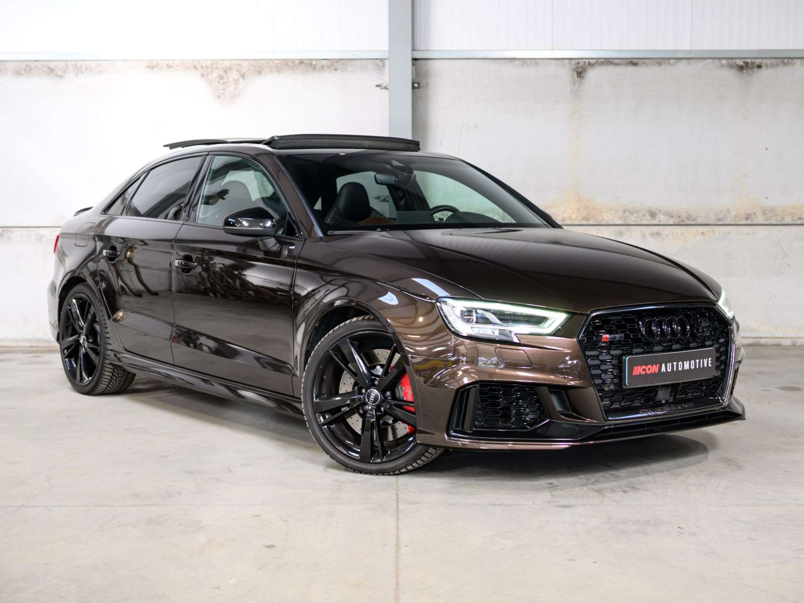 b548b5e0-a81b-4d0d-bde9-e46c729d183e1-audi-rs3-quattro-sedan-1-1-pts-colour-fulloption-pano.jpg